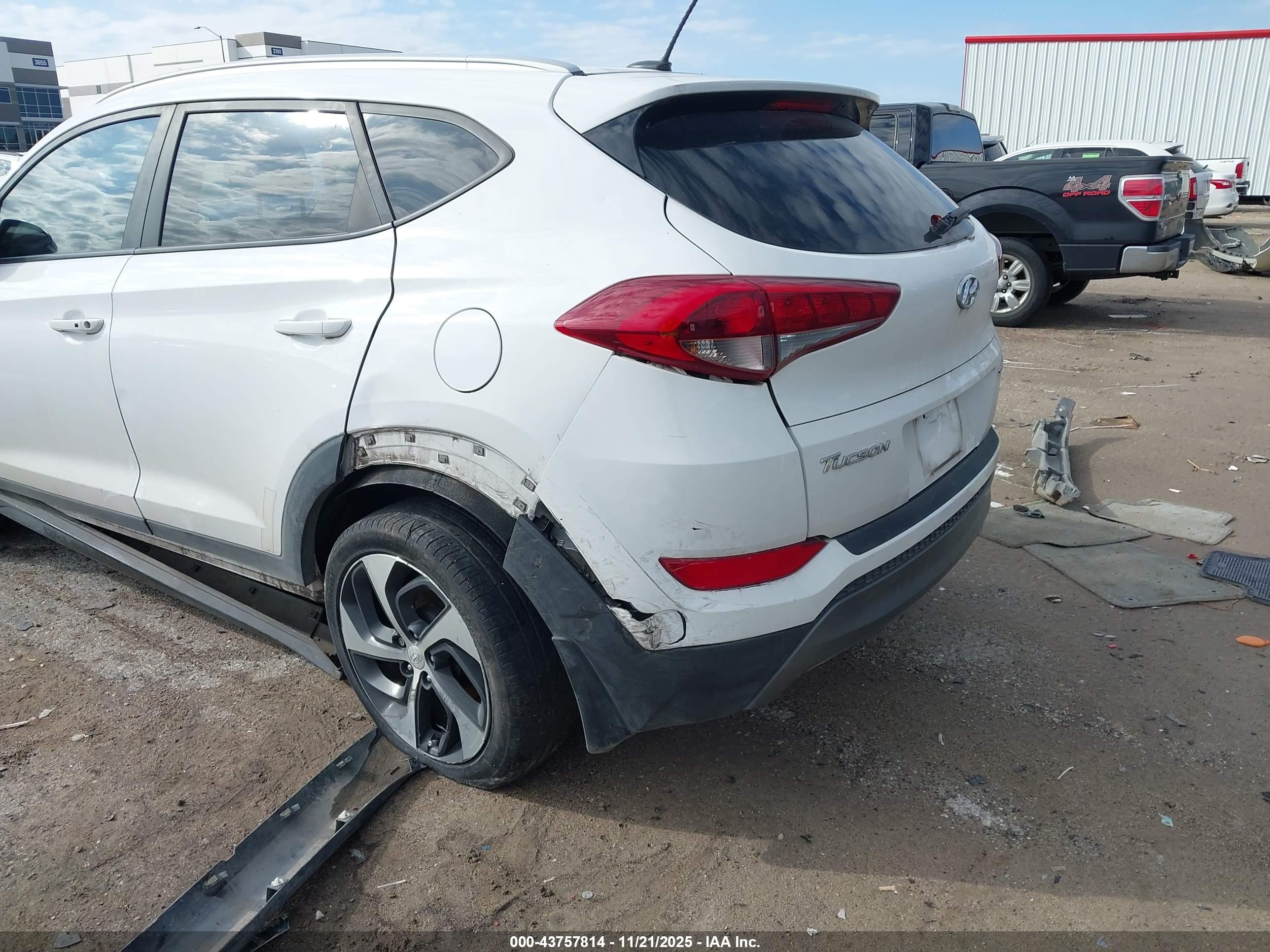 HYUNDAI TUCSON image 6