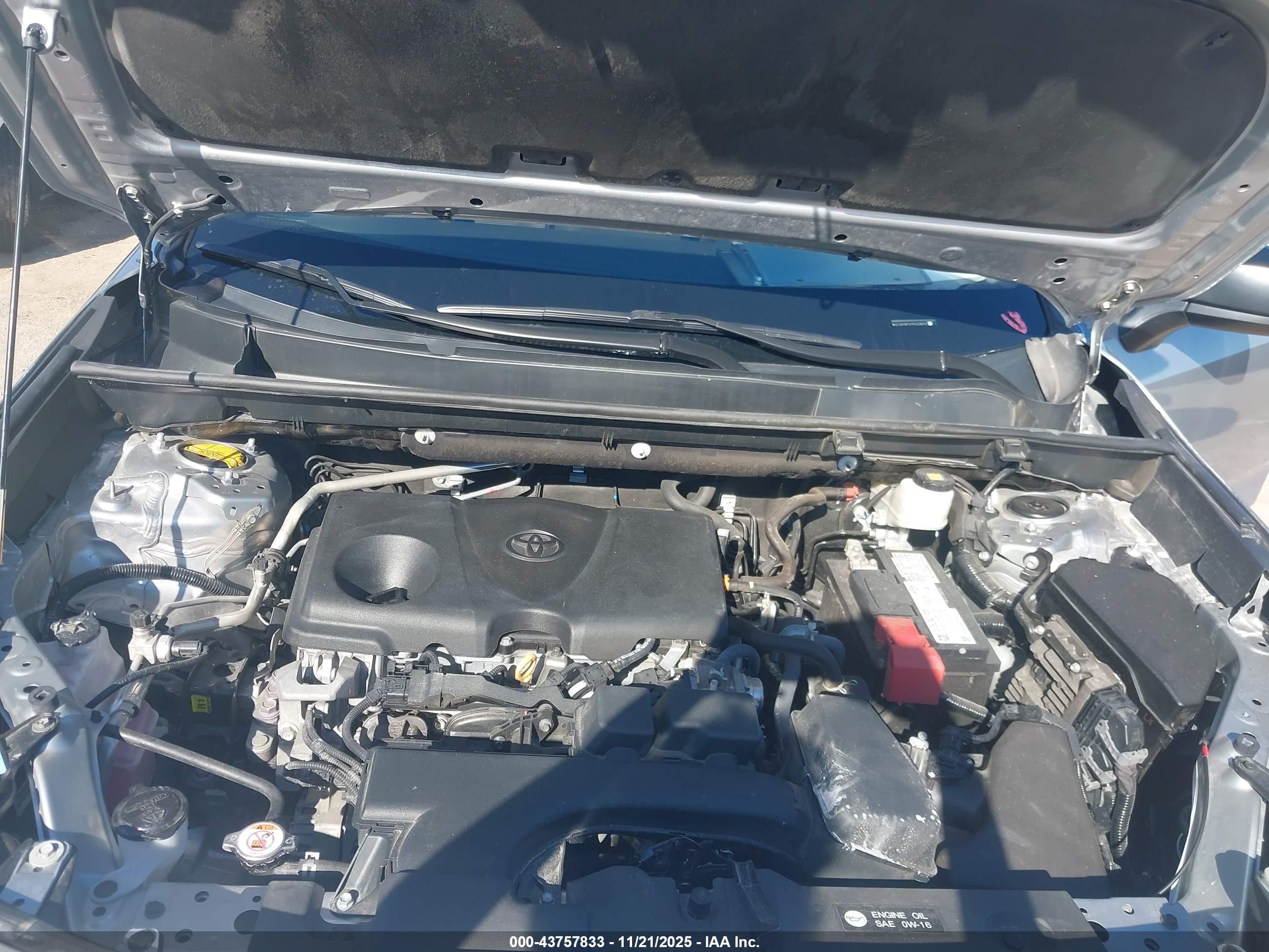 TOYOTA RAV4 image 10