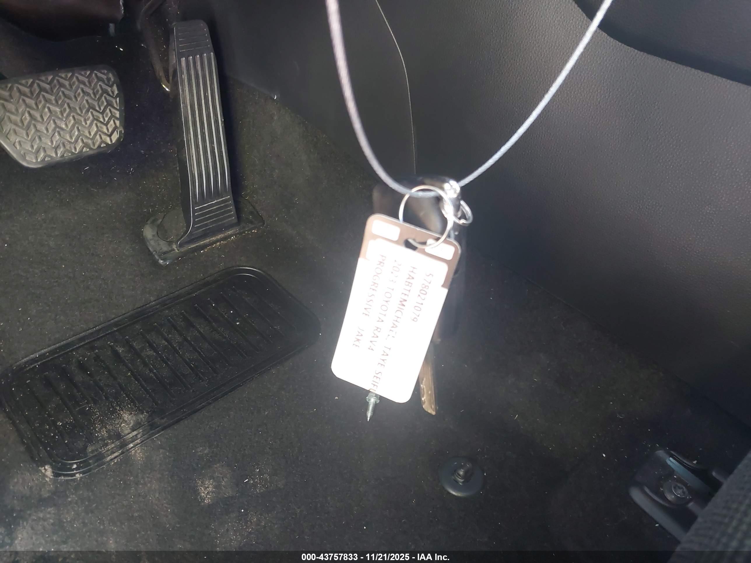TOYOTA RAV4 image 11
