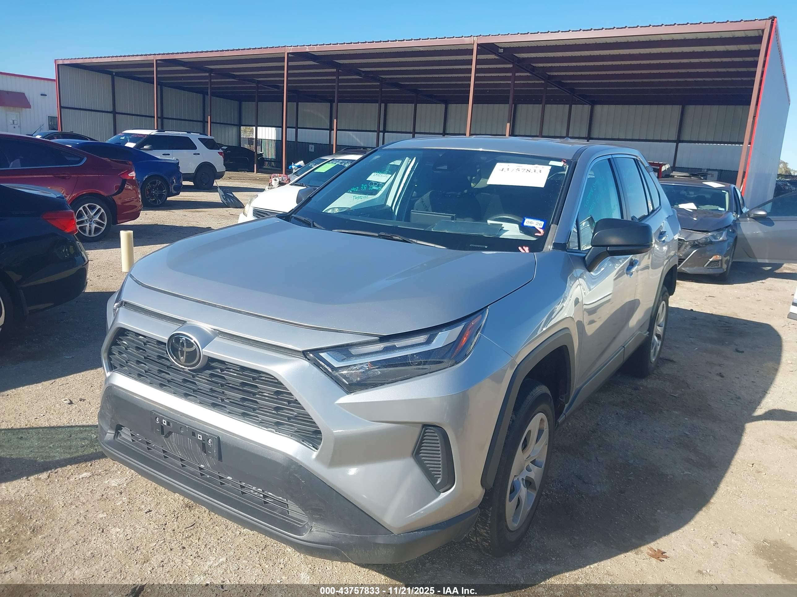 TOYOTA RAV4 image 2