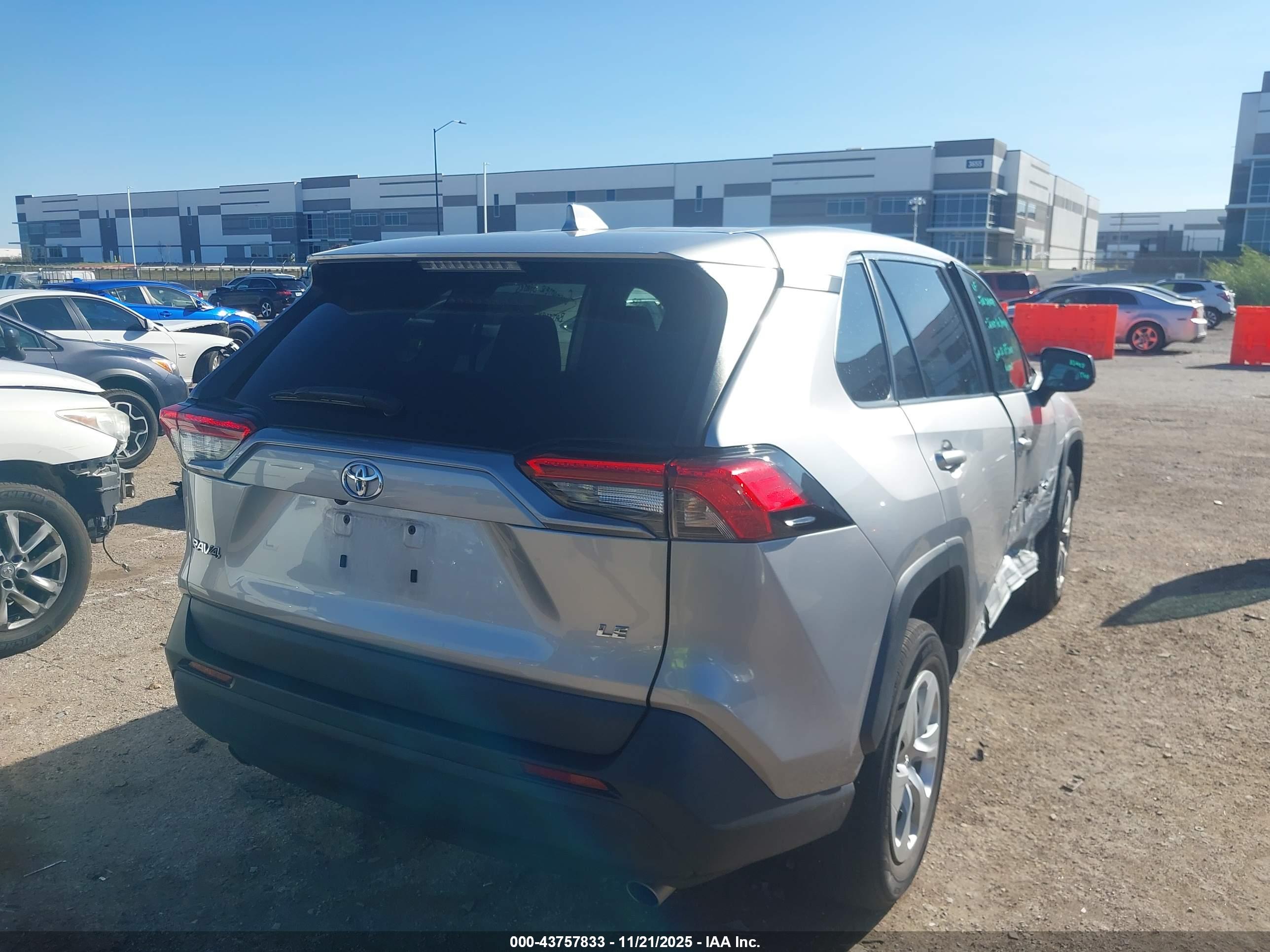 TOYOTA RAV4 image 4