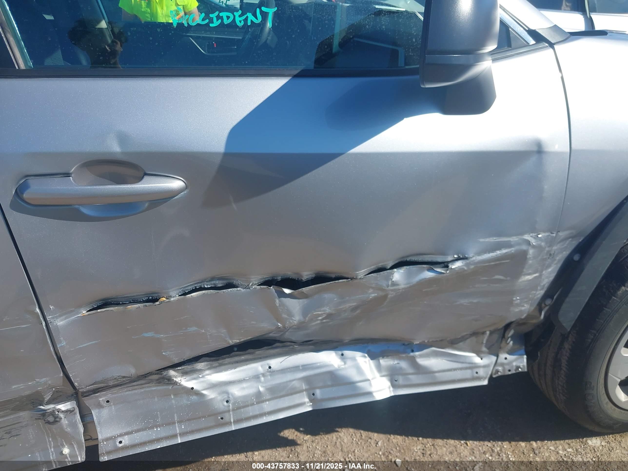 TOYOTA RAV4 image 6