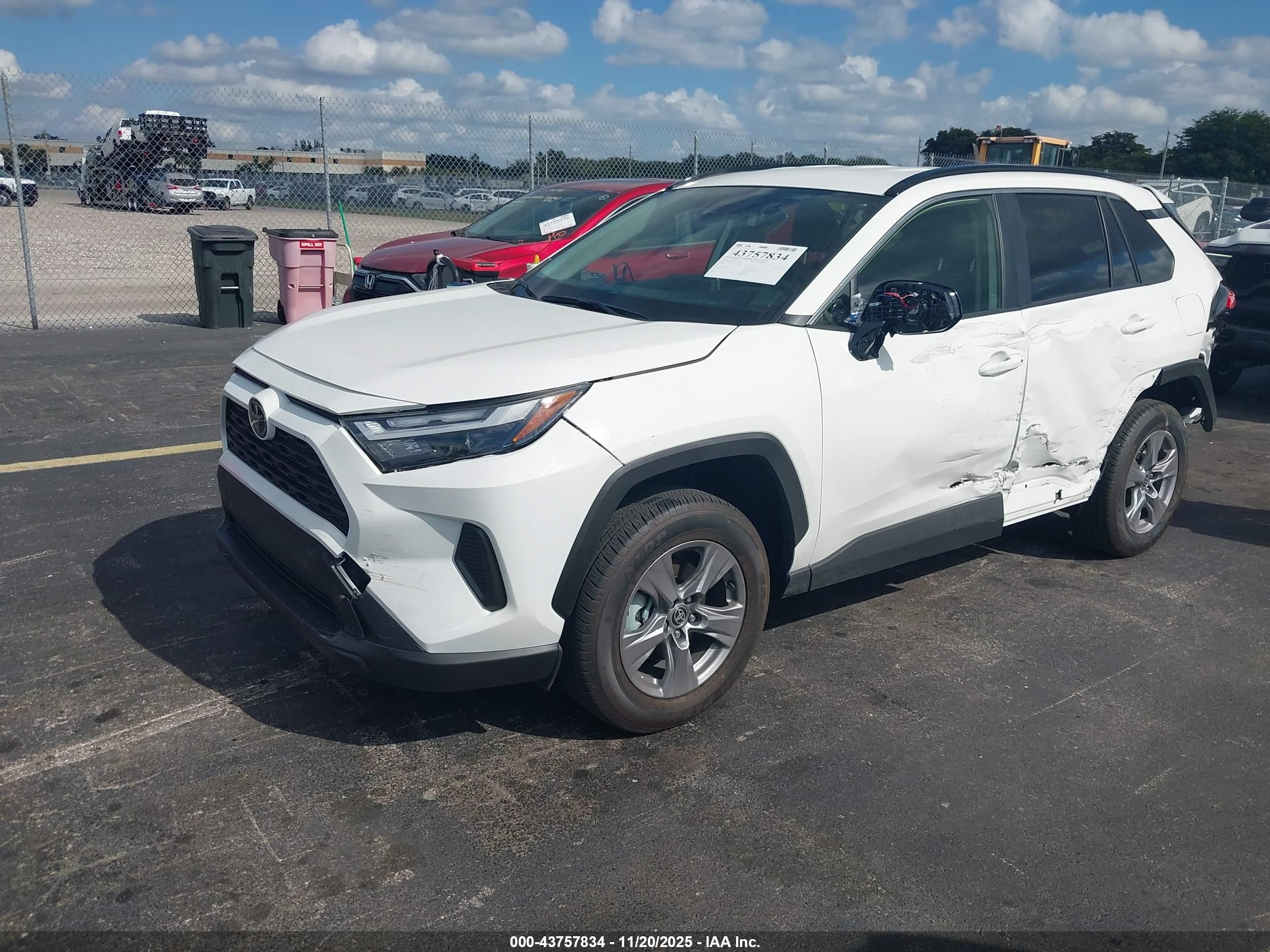 TOYOTA RAV4 image 2