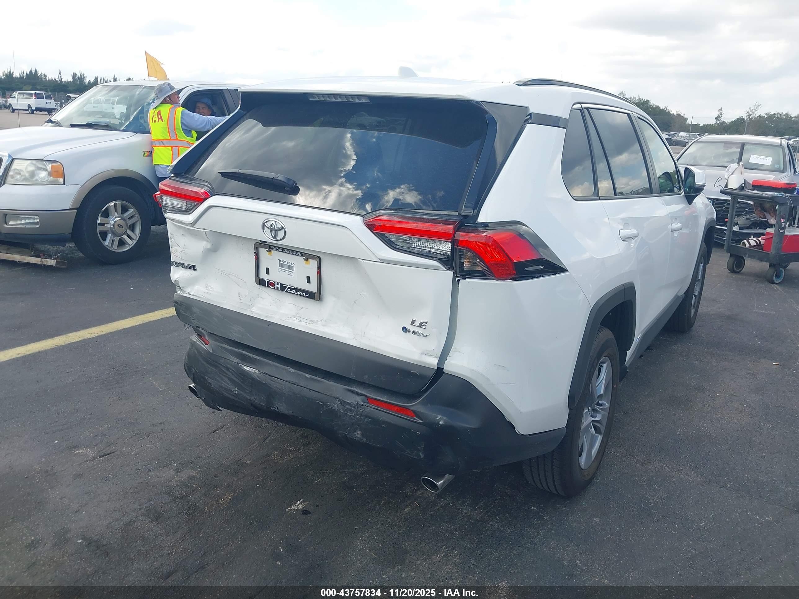 TOYOTA RAV4 image 6