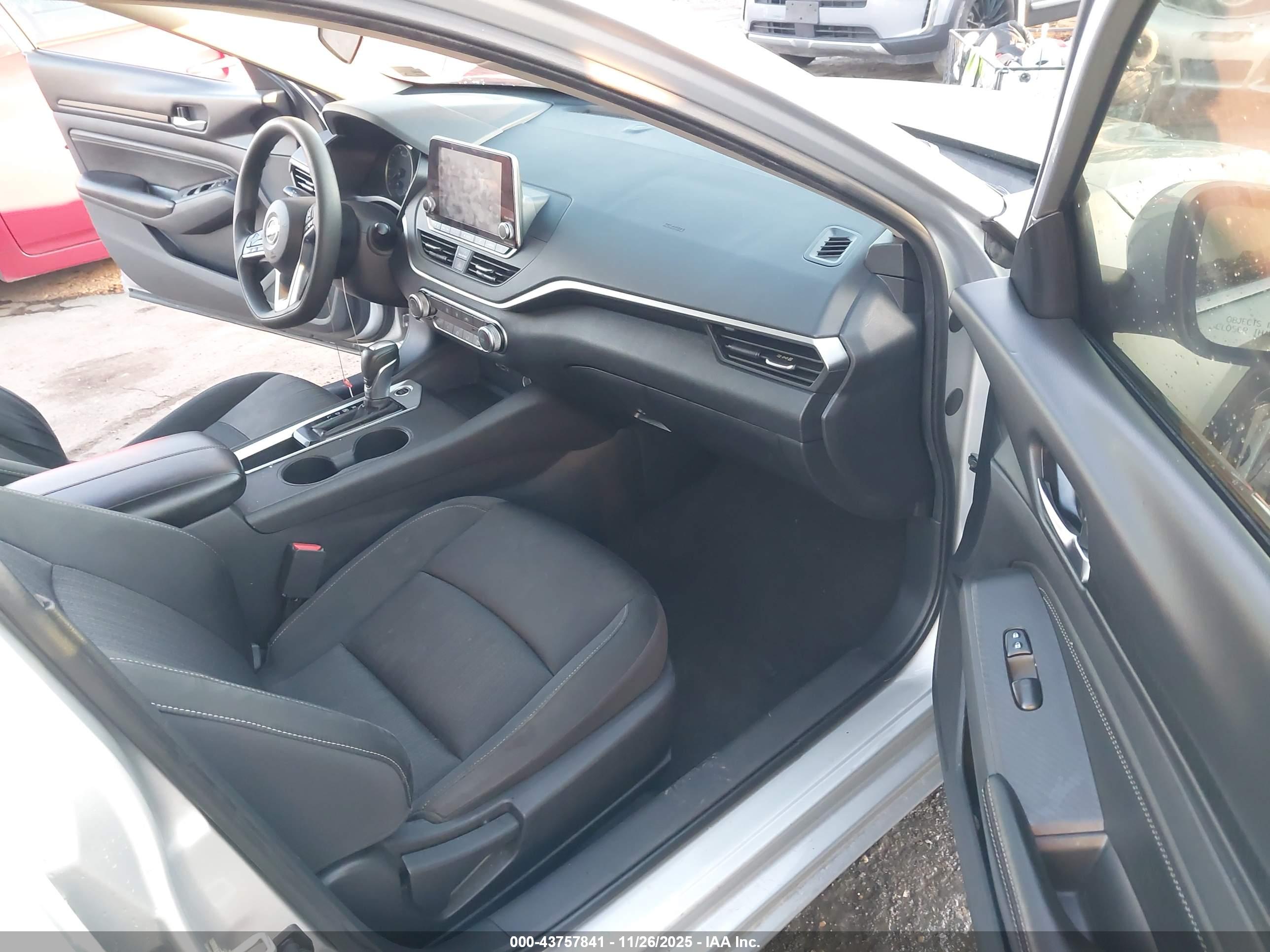 NISSAN ALTIMA image 5