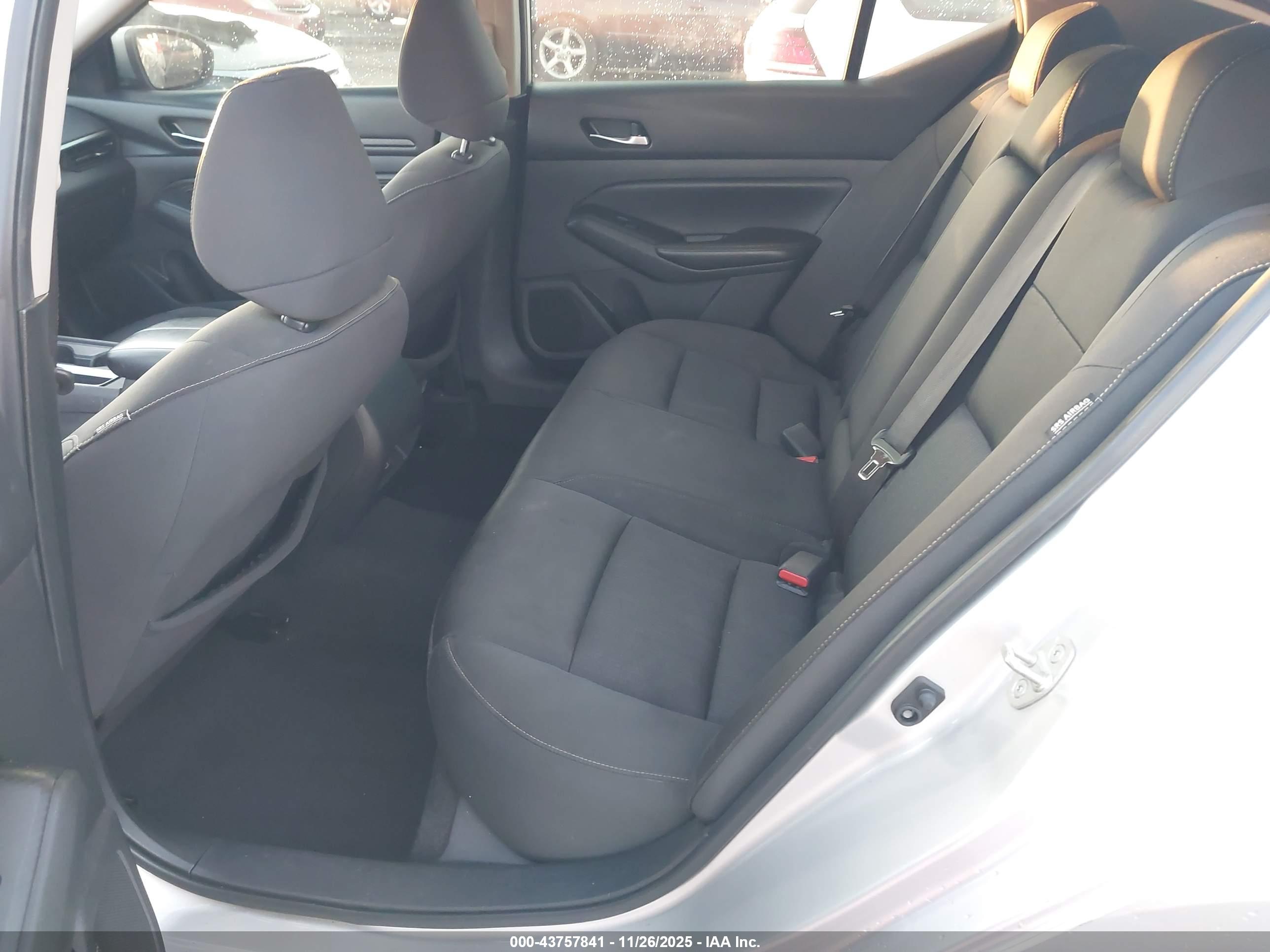 NISSAN ALTIMA image 8