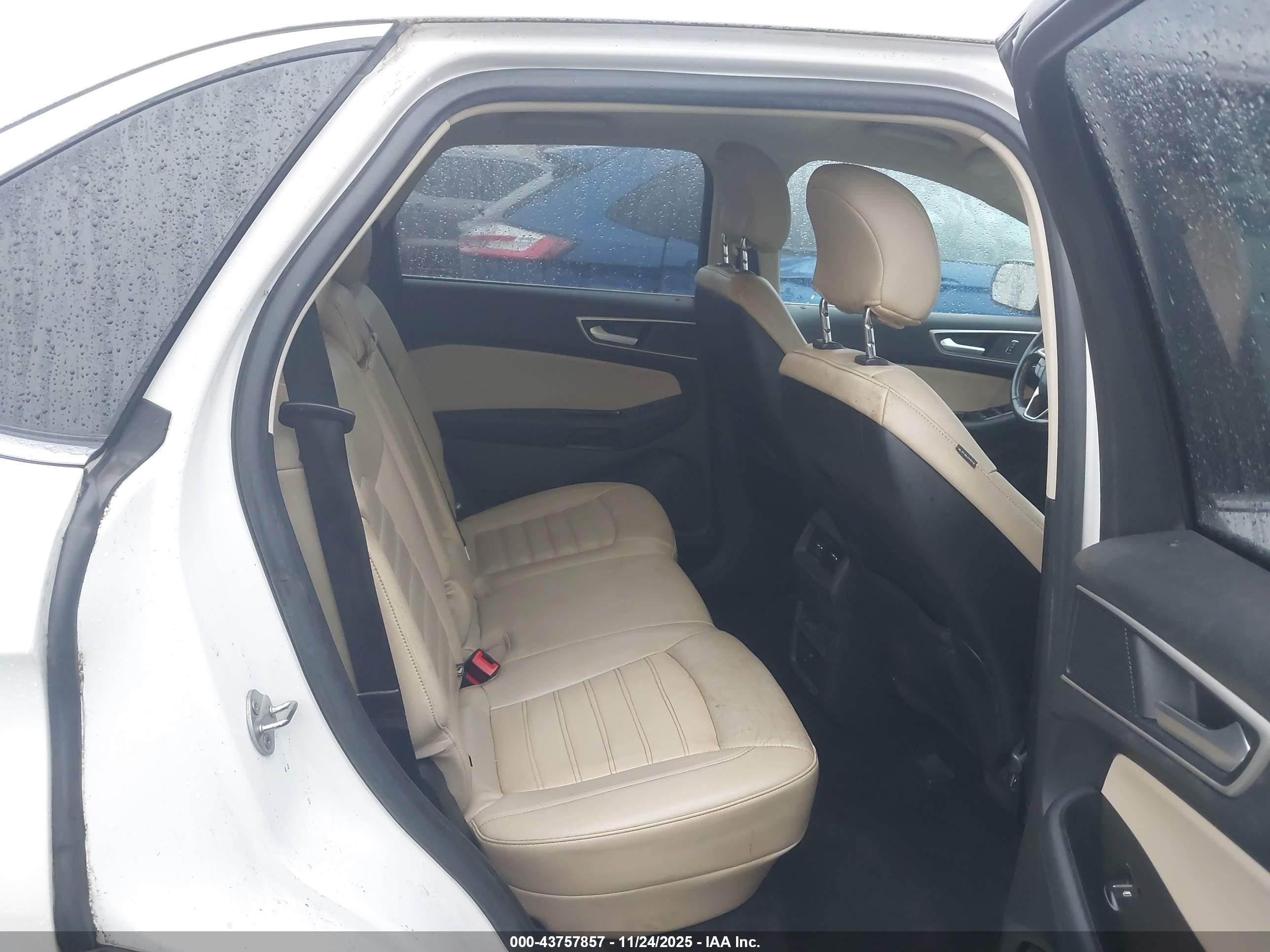 FORD EDGE image 8