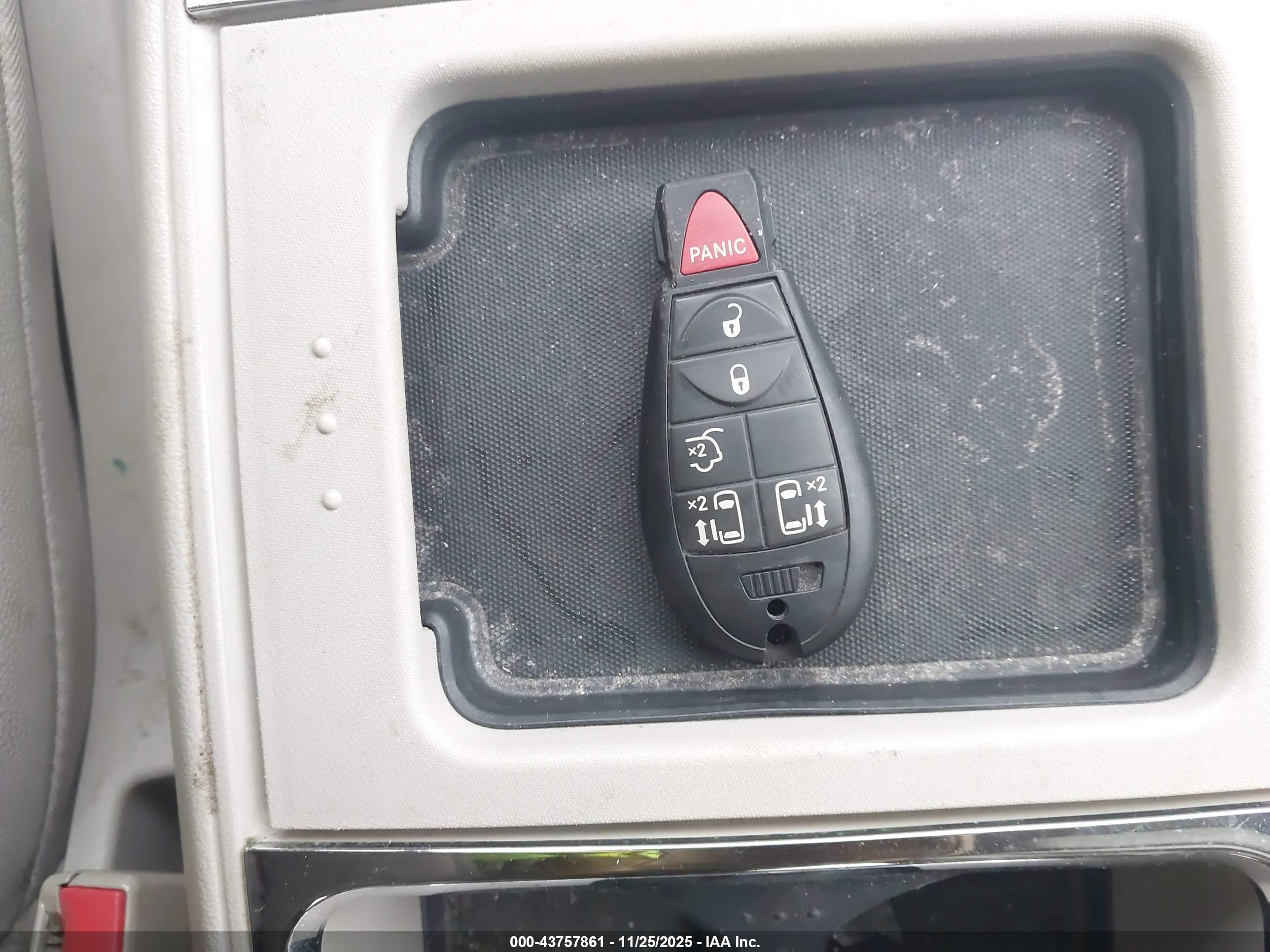 CHRYSLER TOWN image 11
