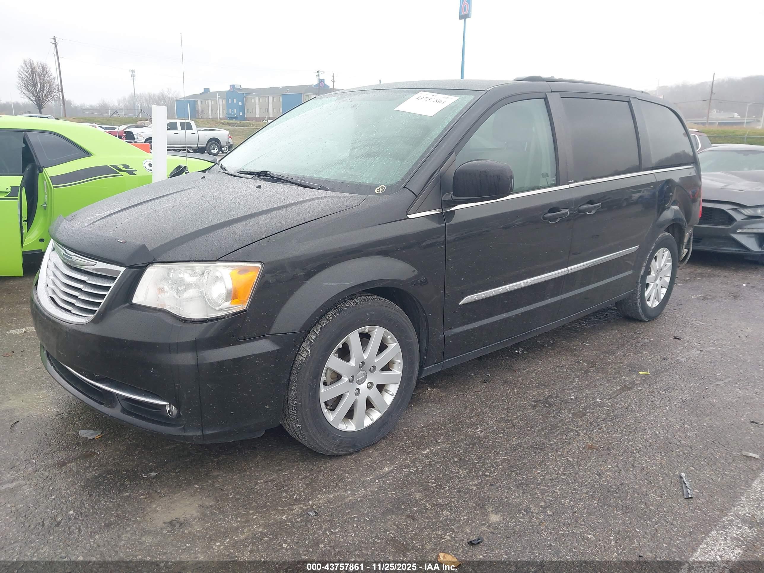 CHRYSLER TOWN image 2