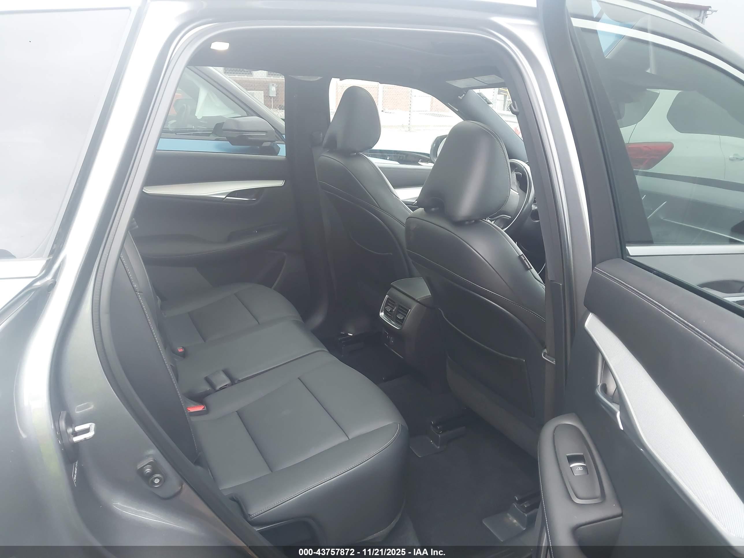 INFINITI QX50 image 8