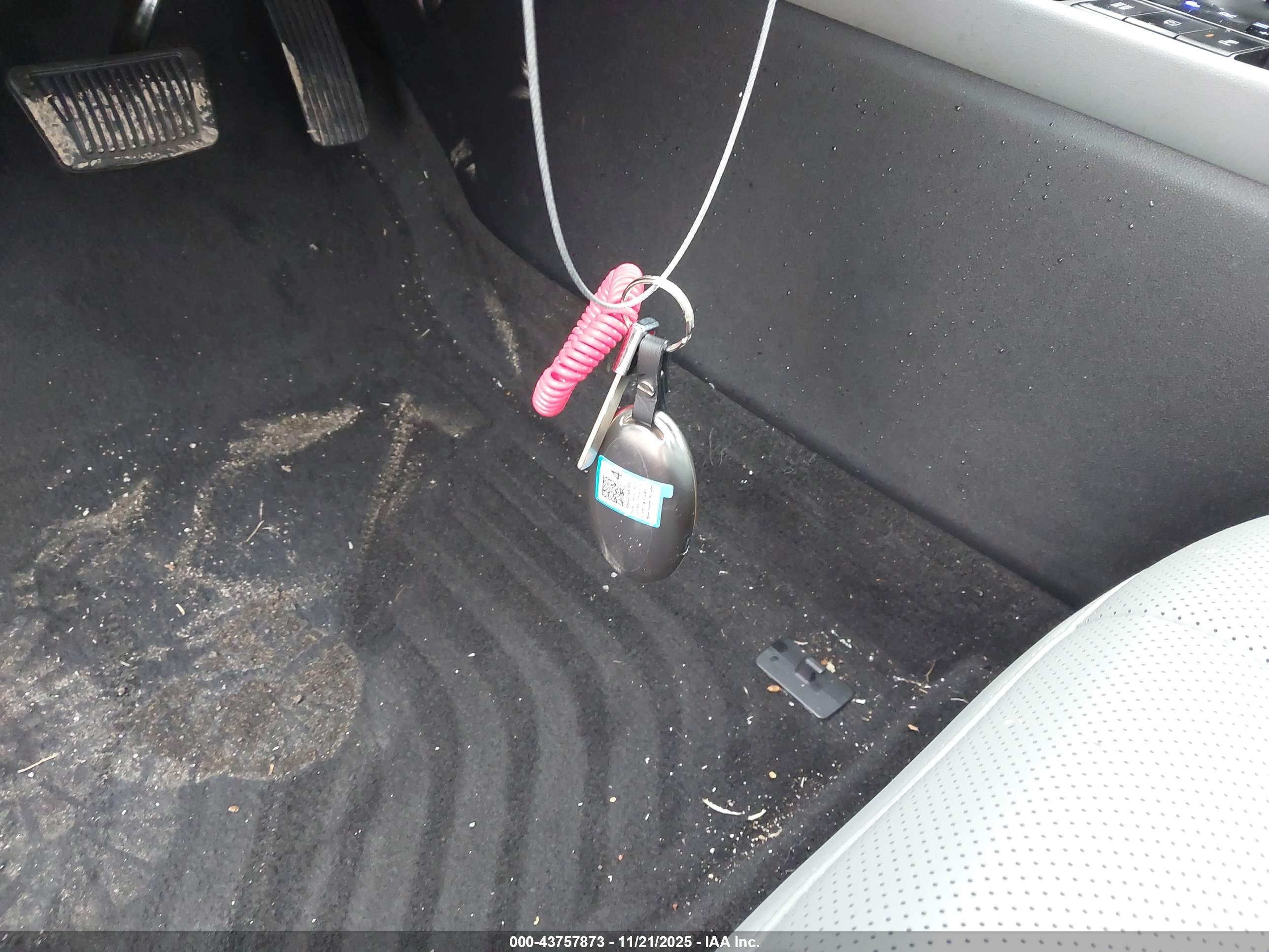 HYUNDAI ELANTRA image 11