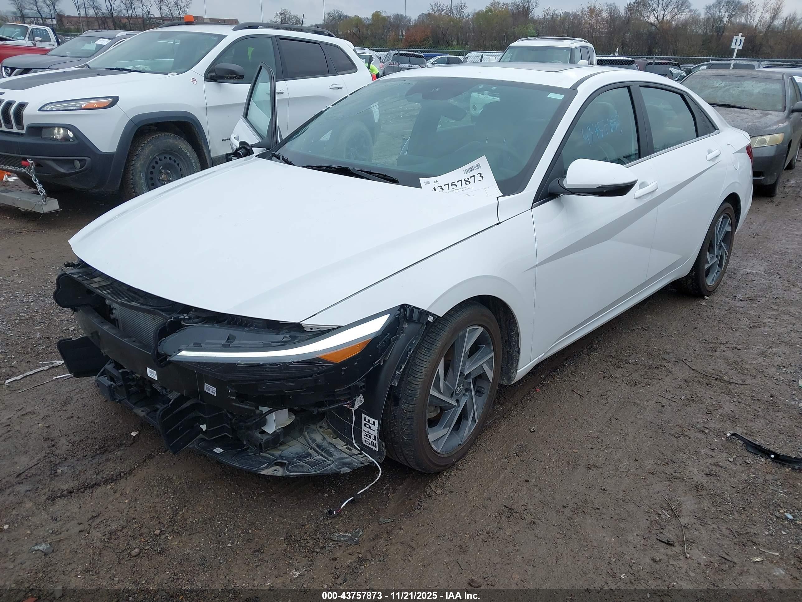 HYUNDAI ELANTRA image 2