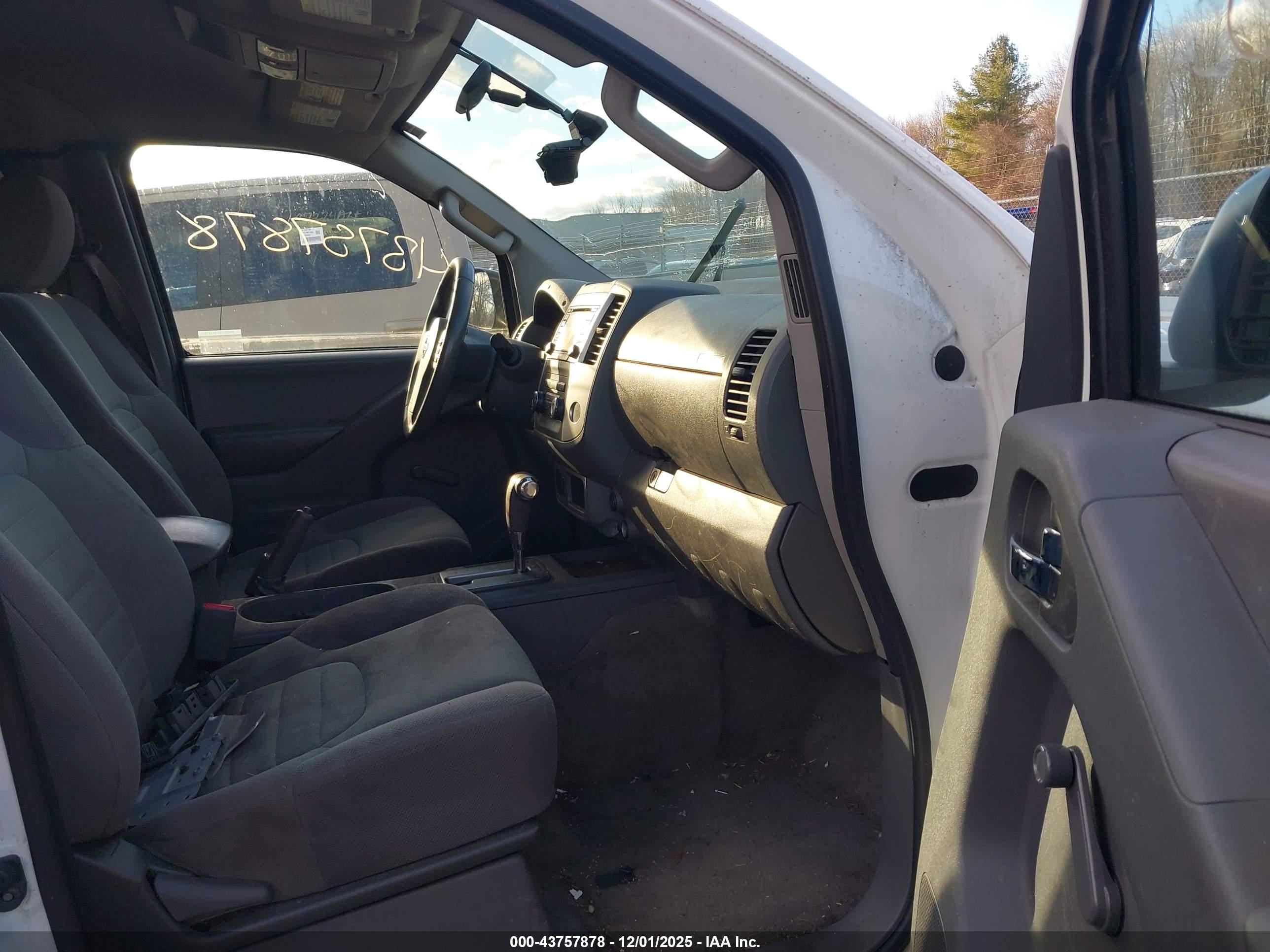 NISSAN FRONTIER image 5