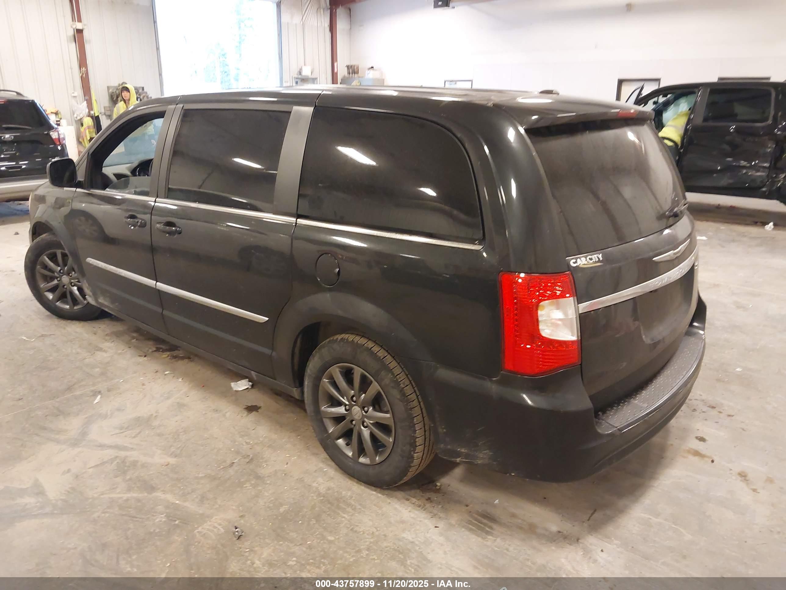 CHRYSLER TOWN image 3