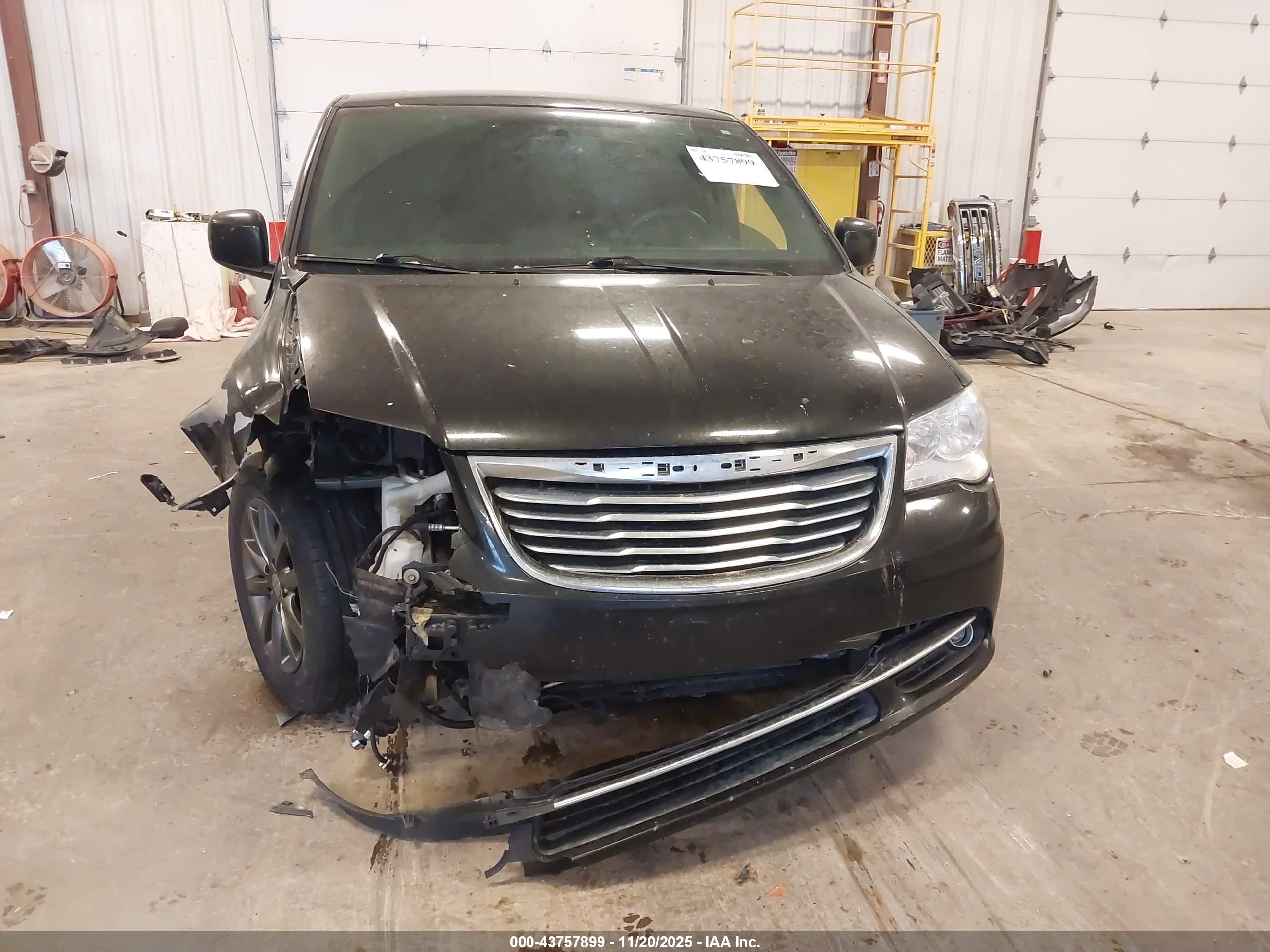 CHRYSLER TOWN image 6