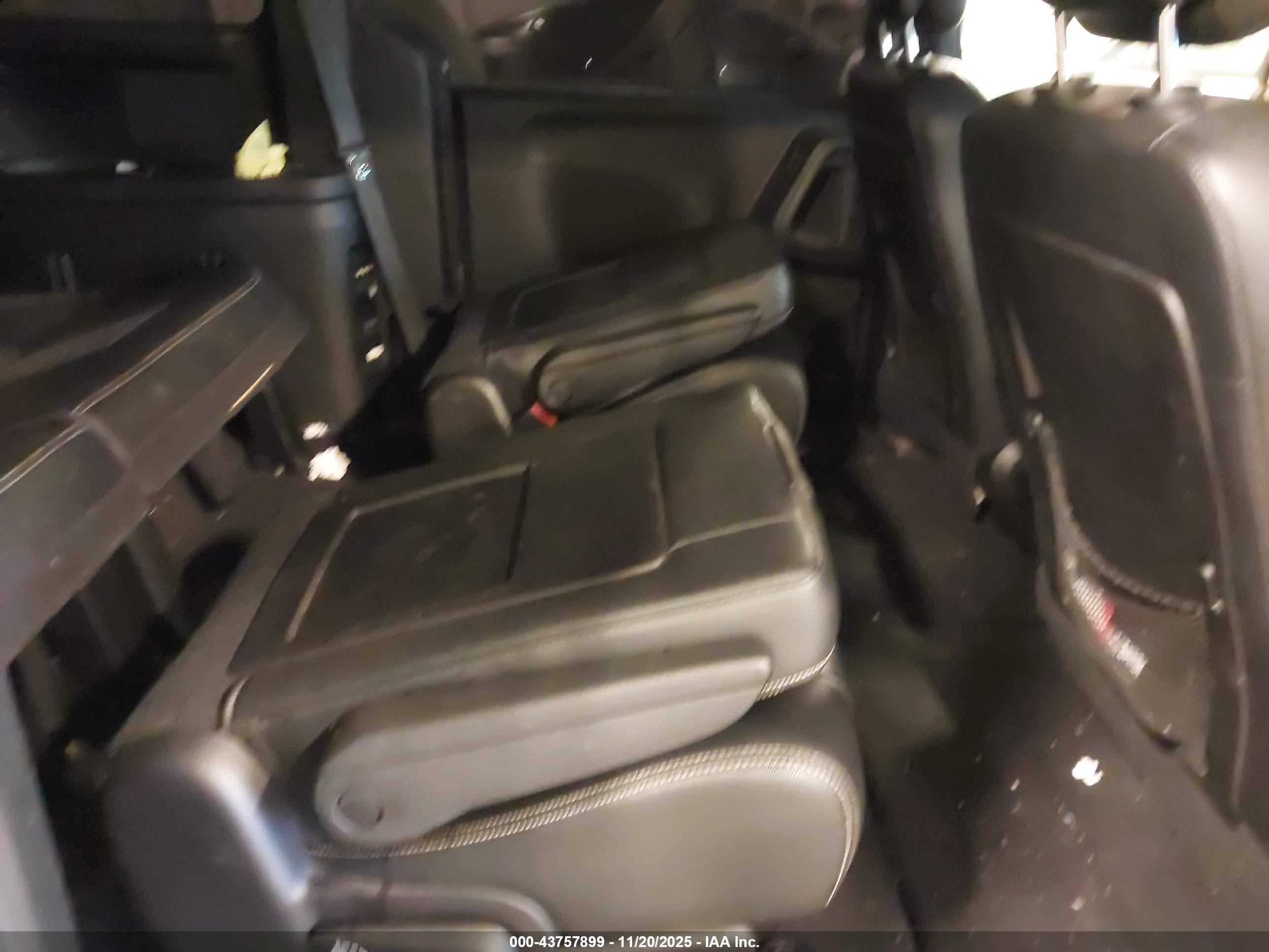 CHRYSLER TOWN image 8