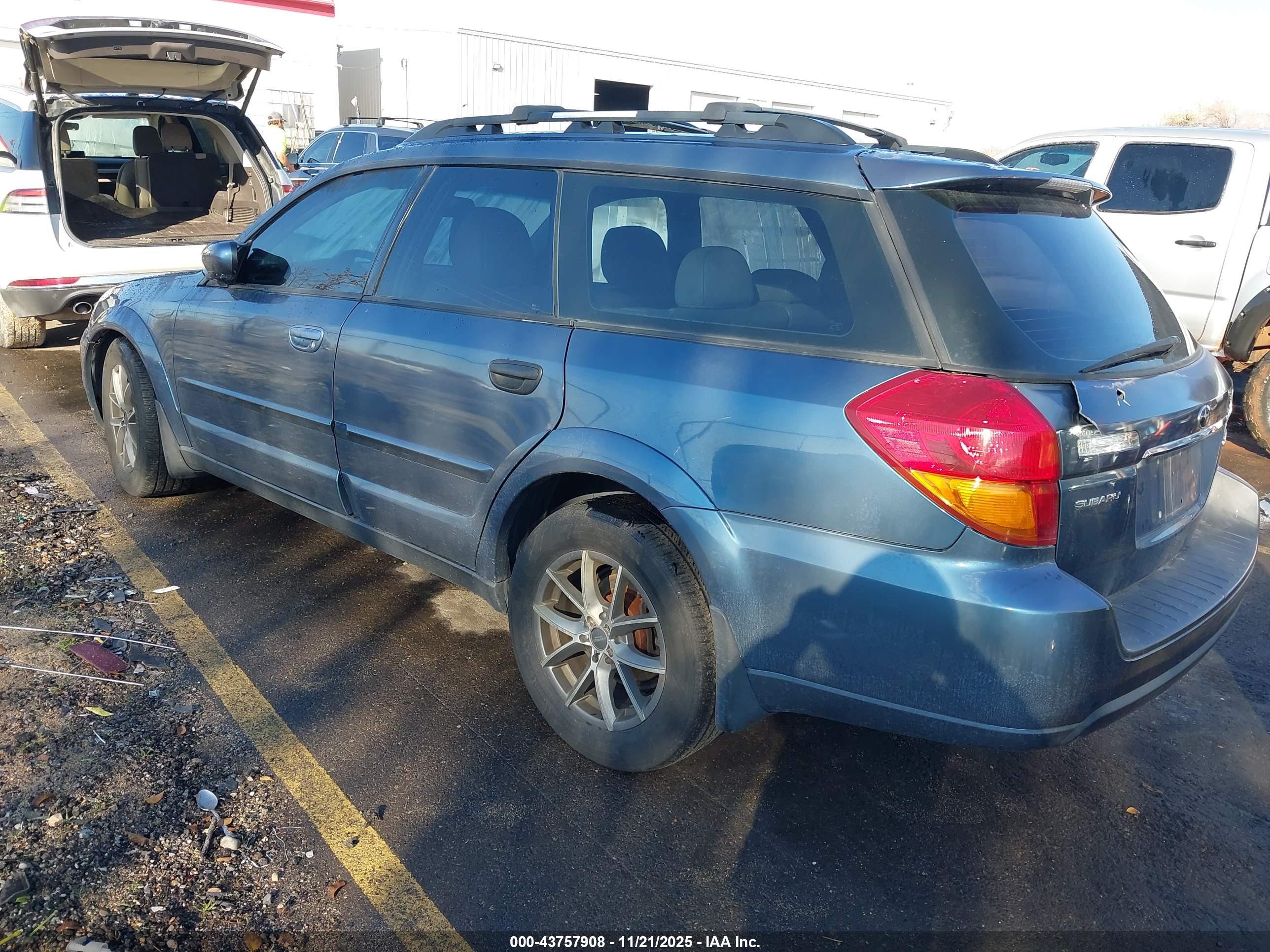 SUBARU OUTBACK image 3