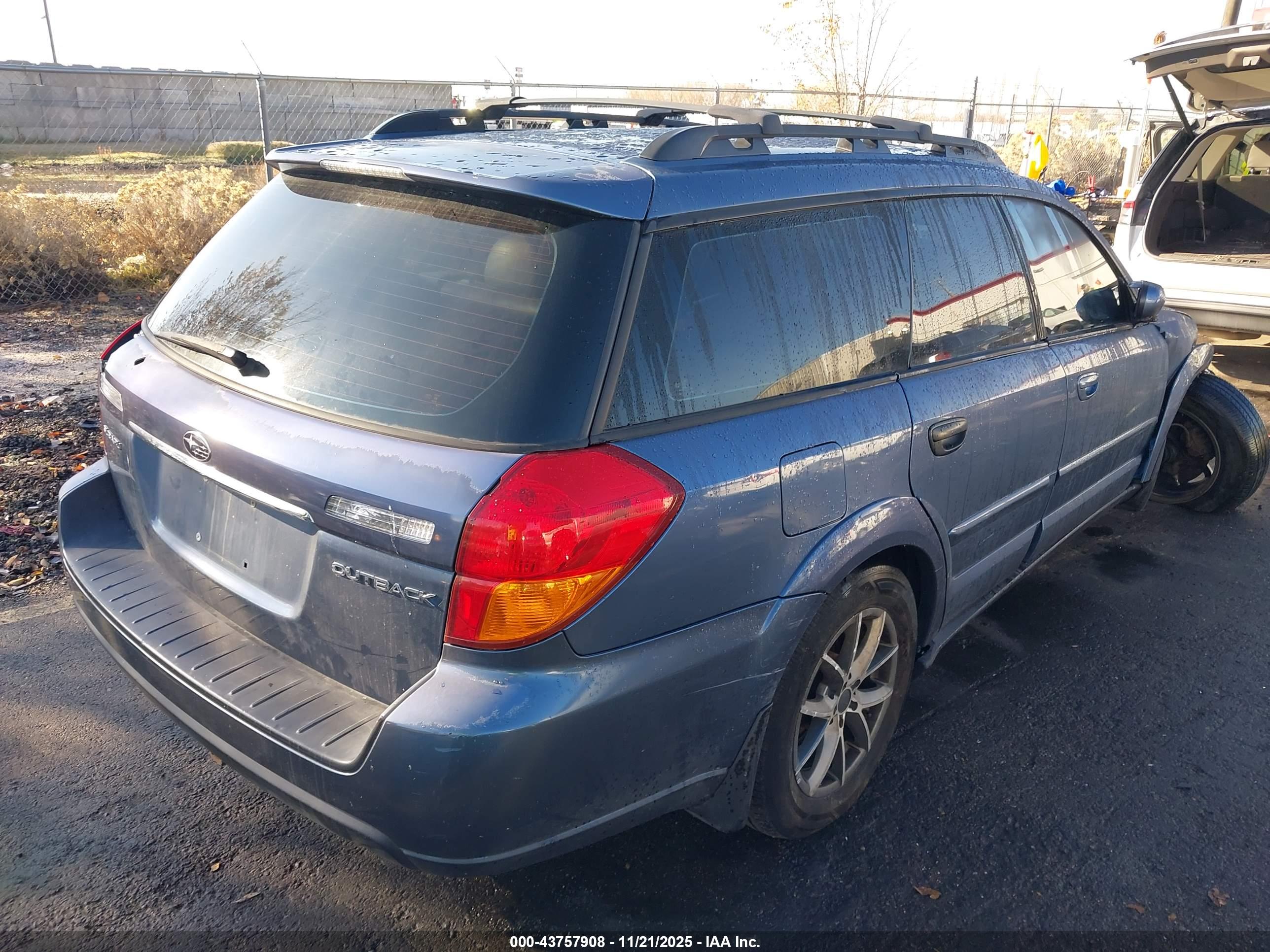 SUBARU OUTBACK image 4