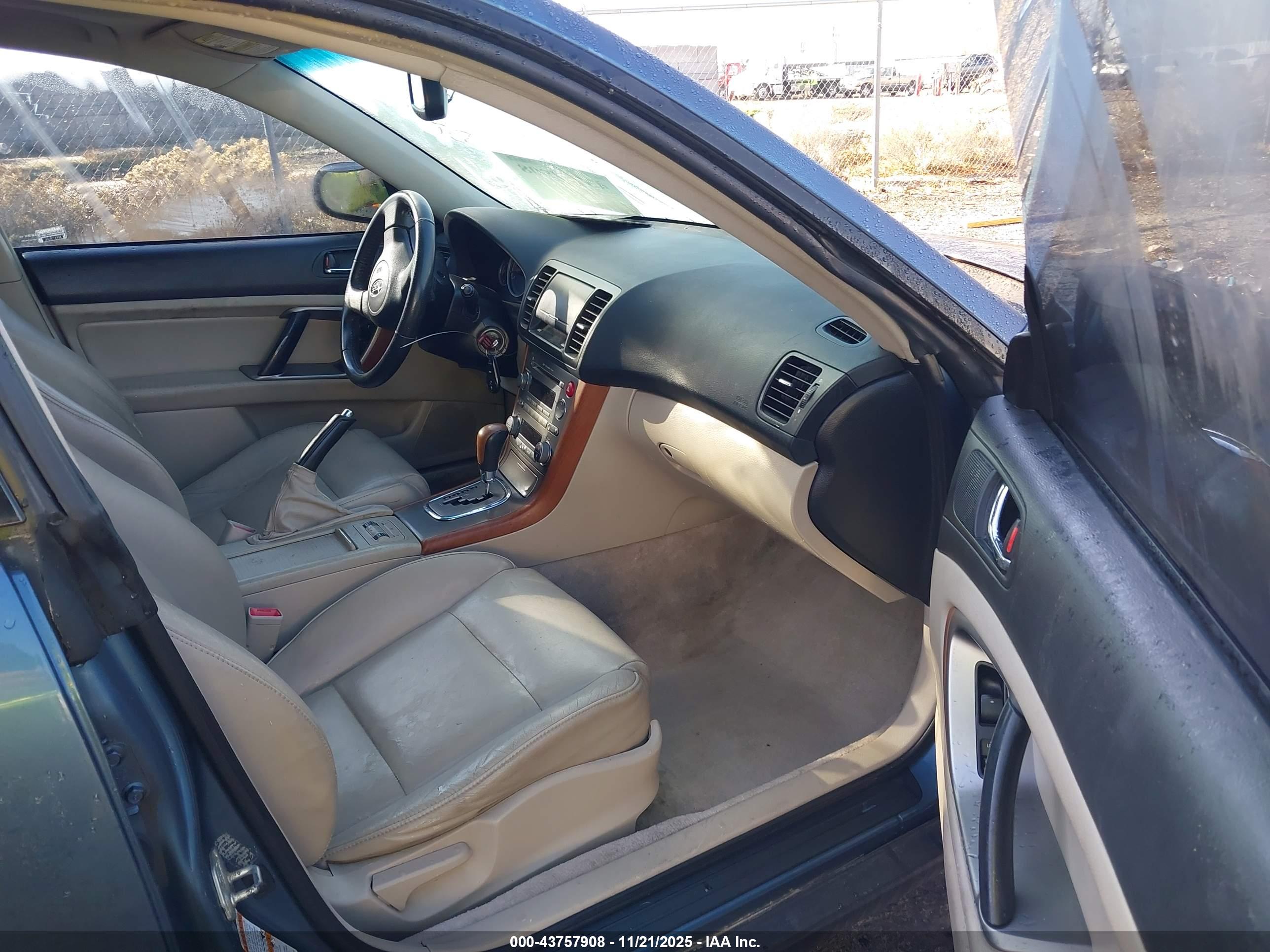 SUBARU OUTBACK image 5
