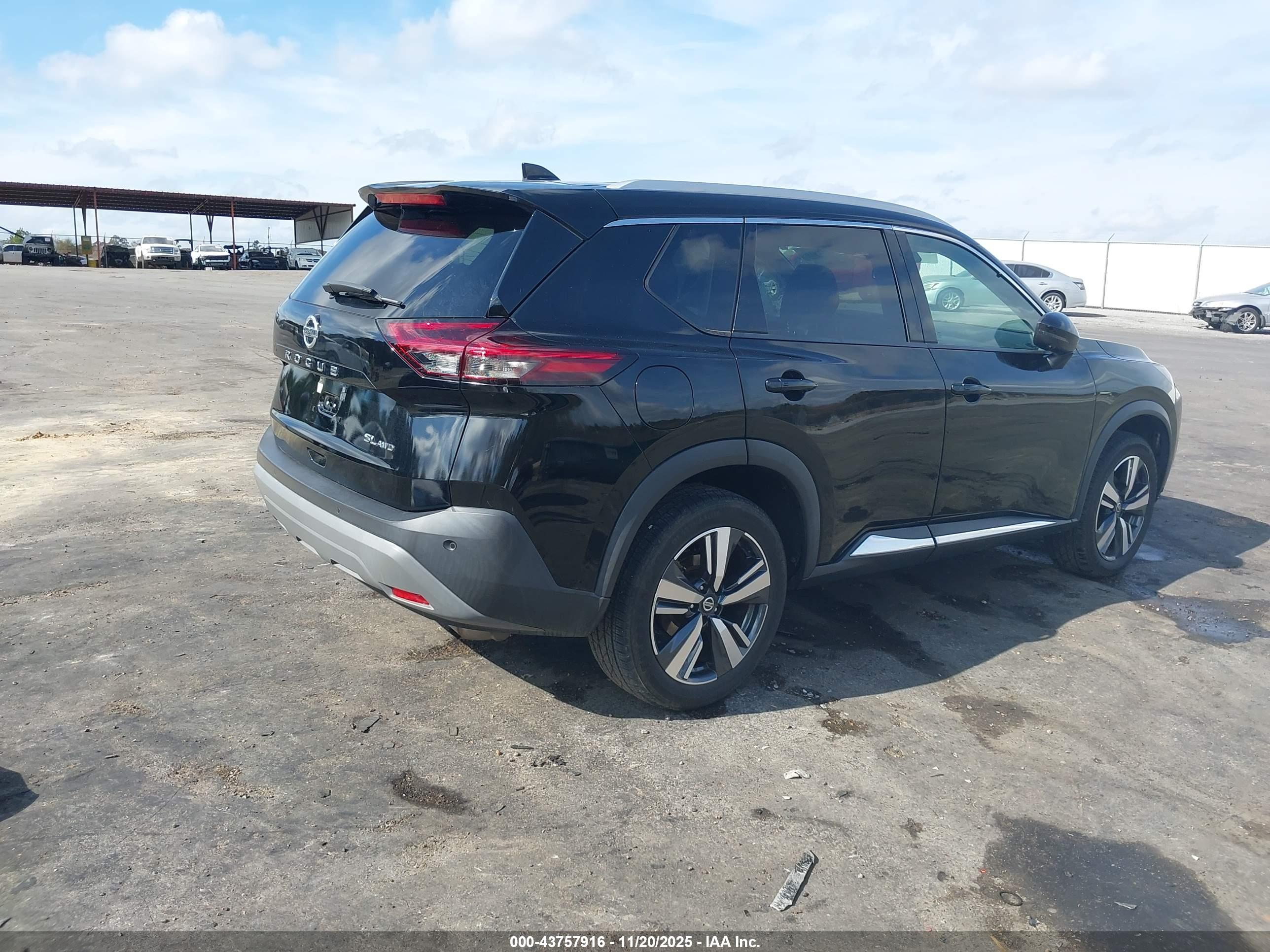 NISSAN ROGUE image 4