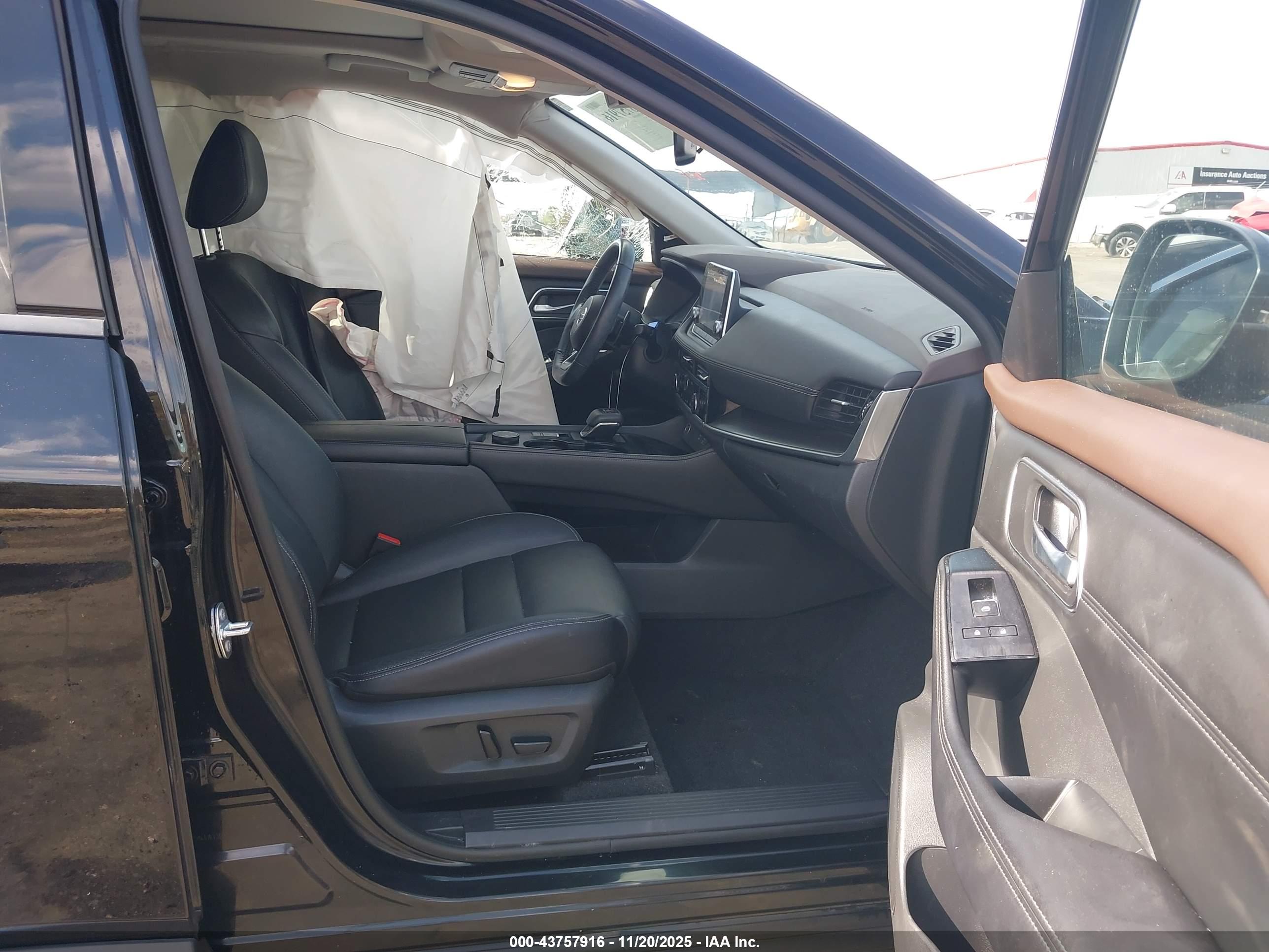 NISSAN ROGUE image 5