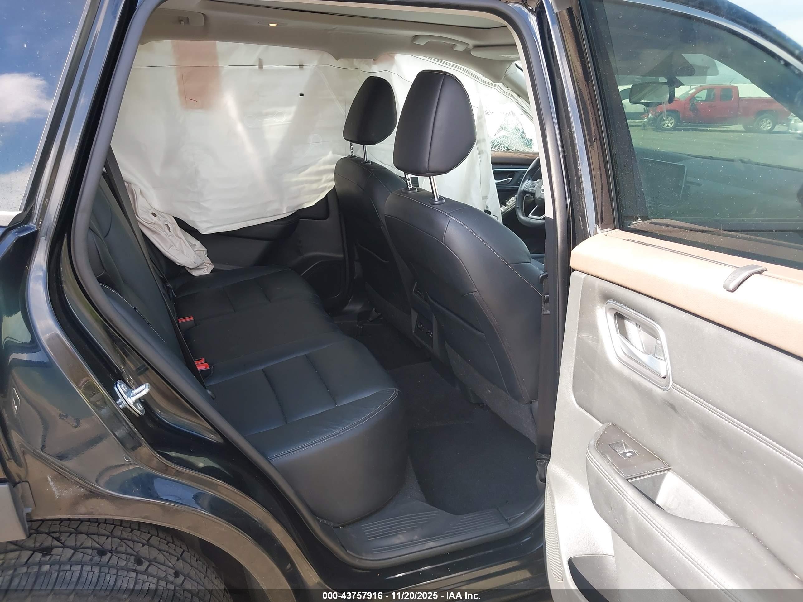 NISSAN ROGUE image 8