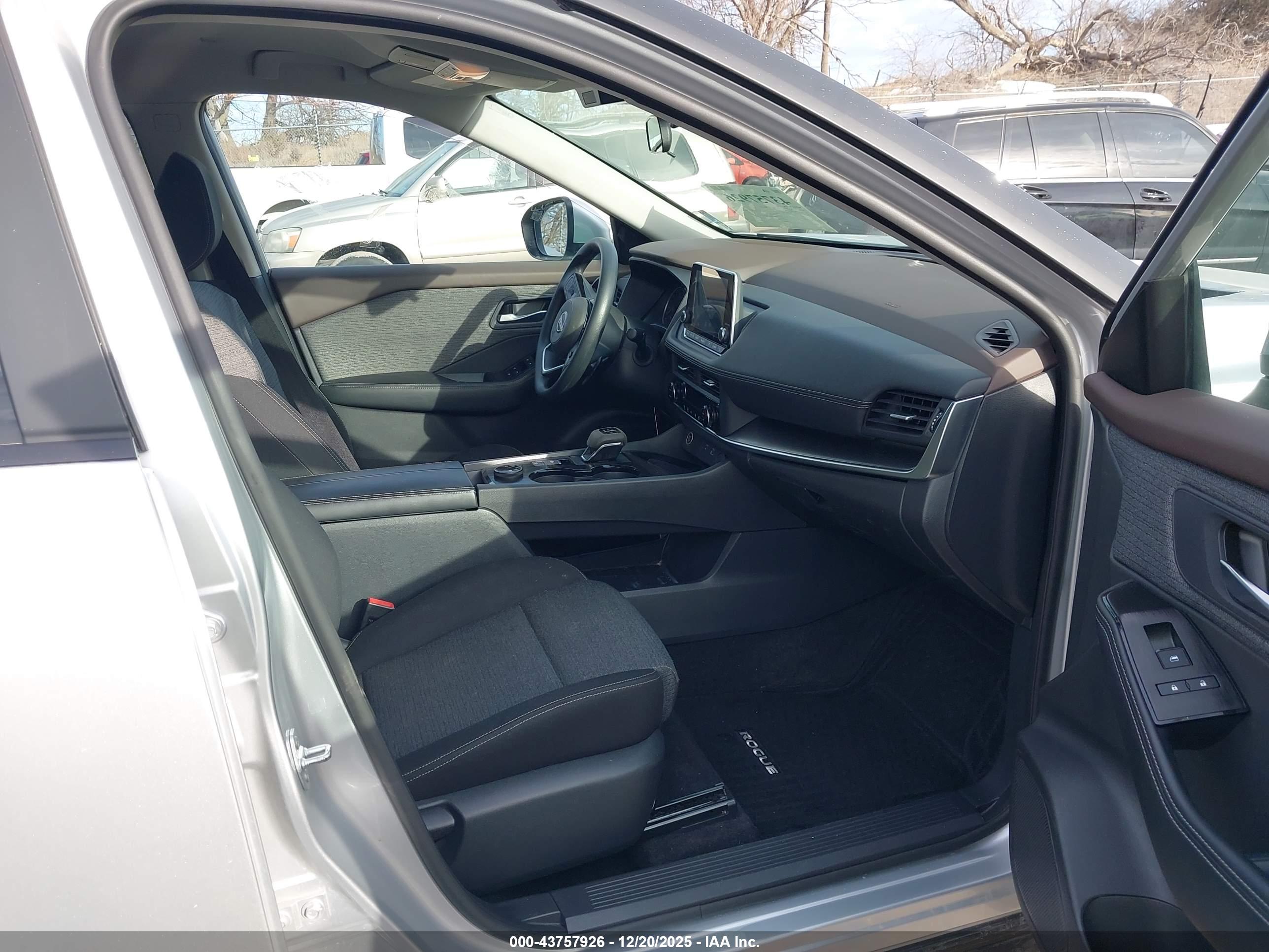 NISSAN ROGUE image 5
