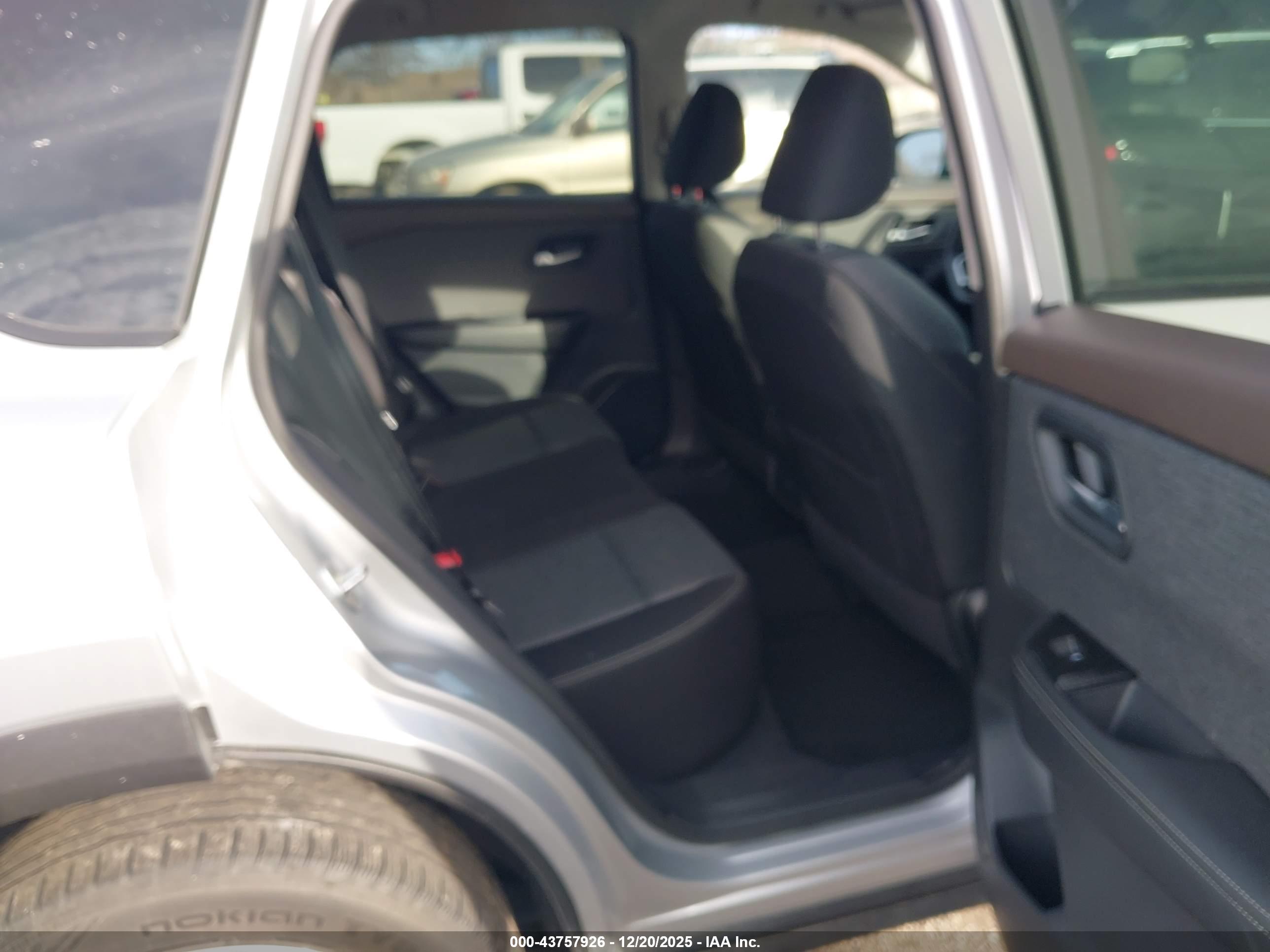 NISSAN ROGUE image 8
