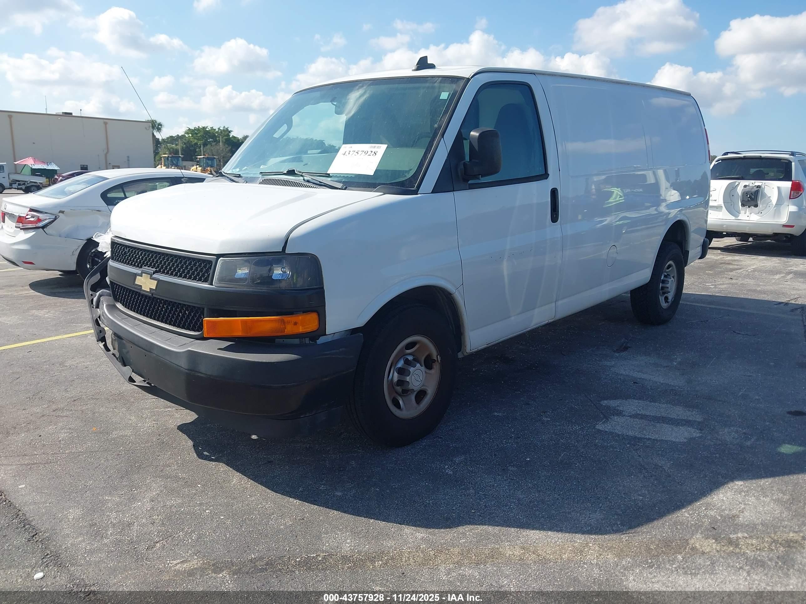 CHEVROLET EXPRESS image 2