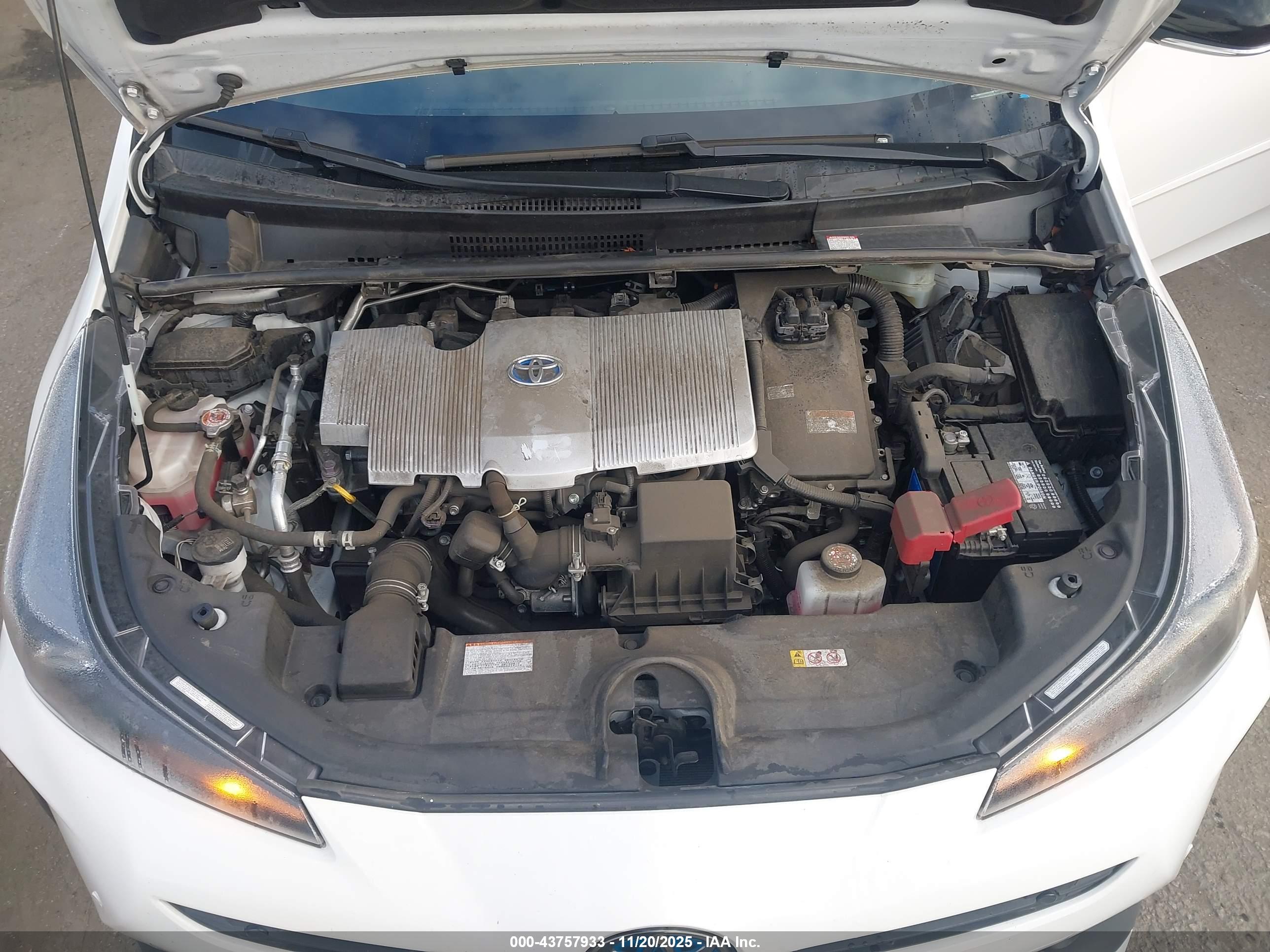 TOYOTA PRIUS image 10