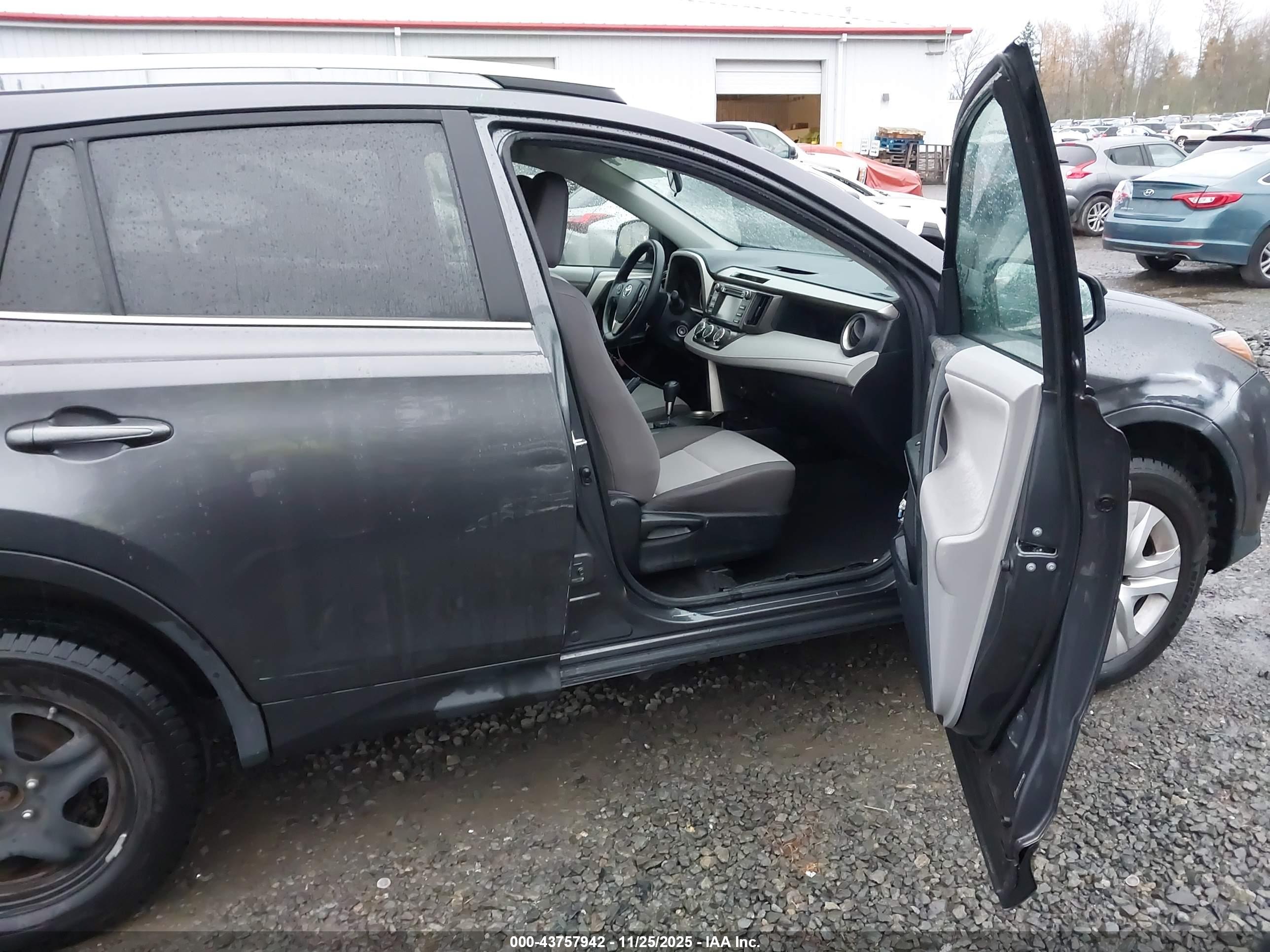 TOYOTA RAV4 image 5