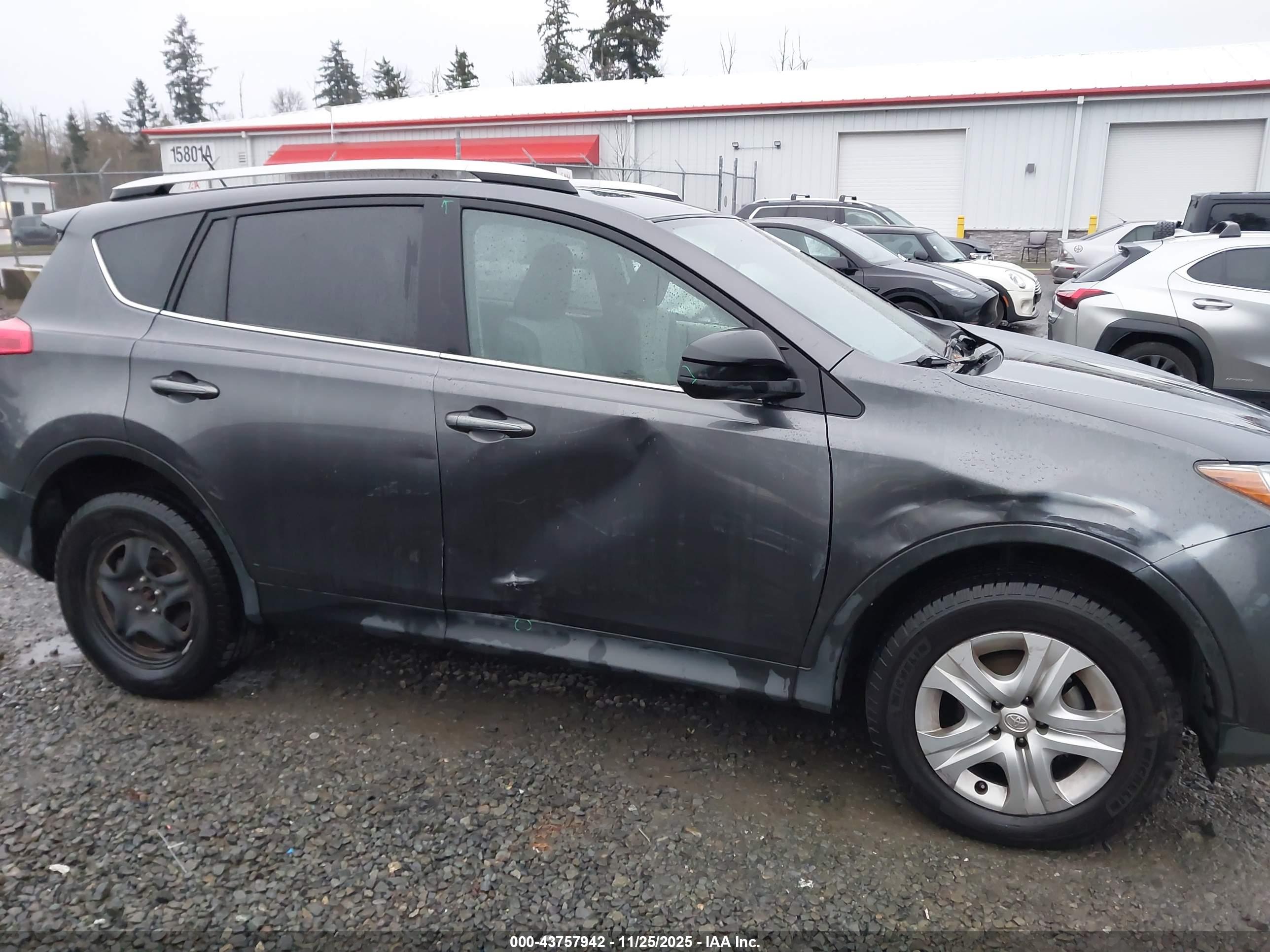 TOYOTA RAV4 image 6