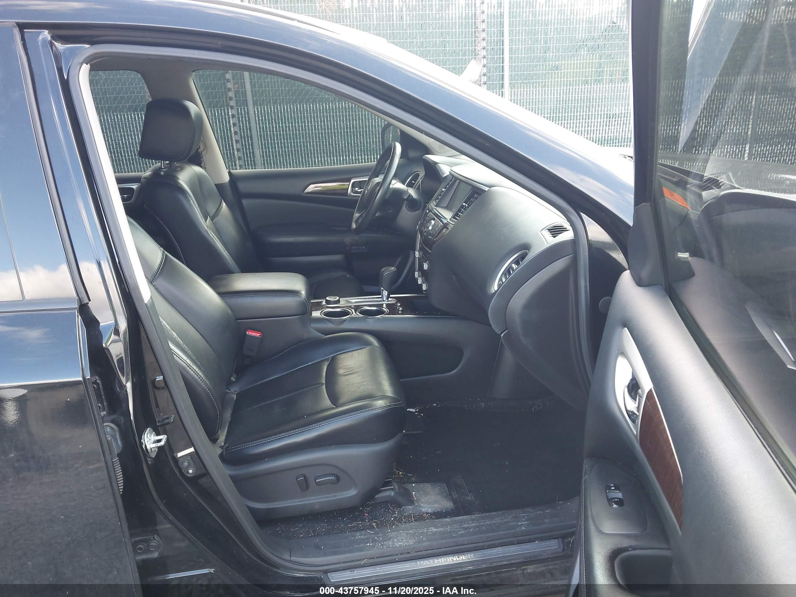 NISSAN PATHFINDER image 5