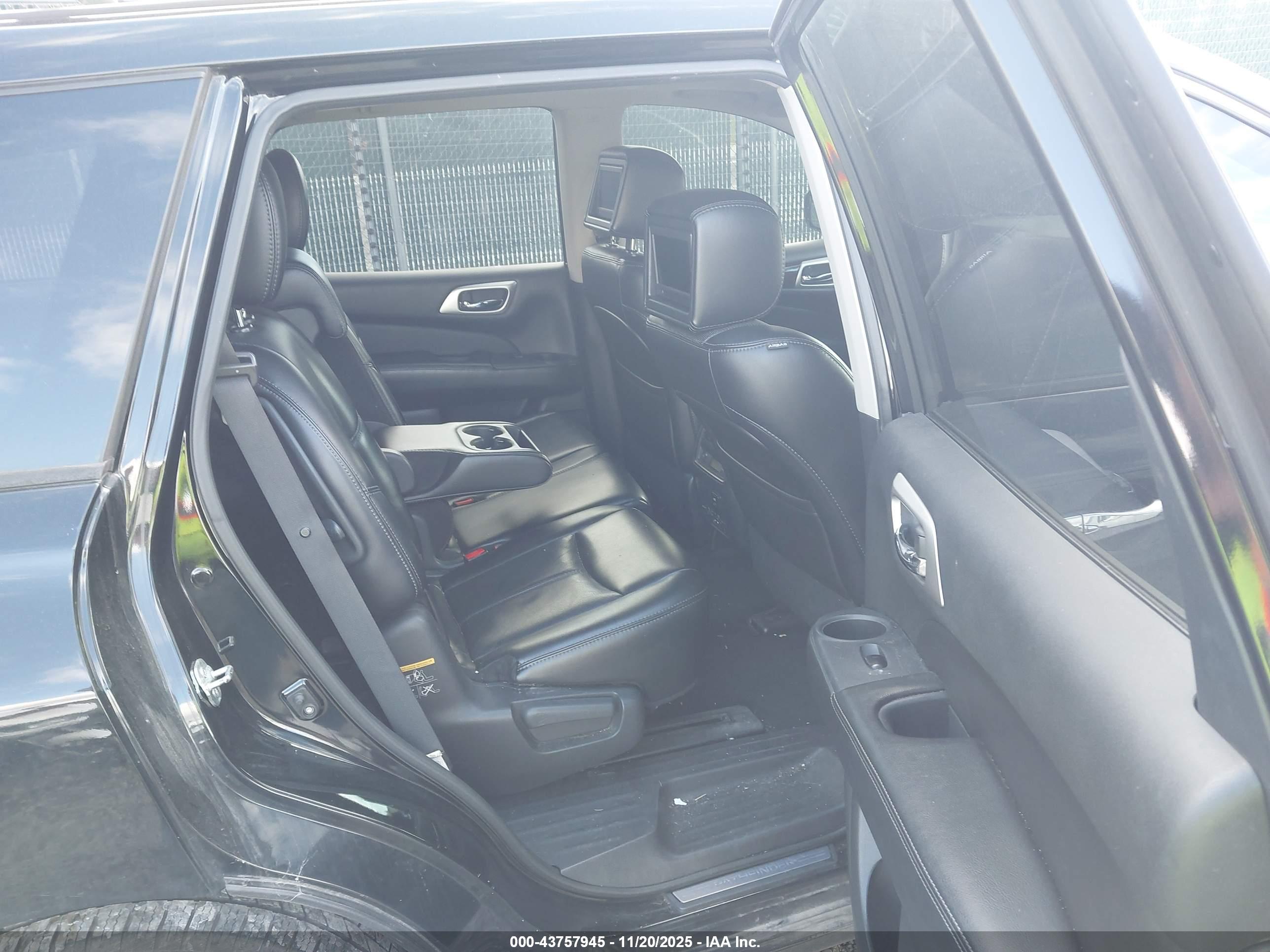 NISSAN PATHFINDER image 8