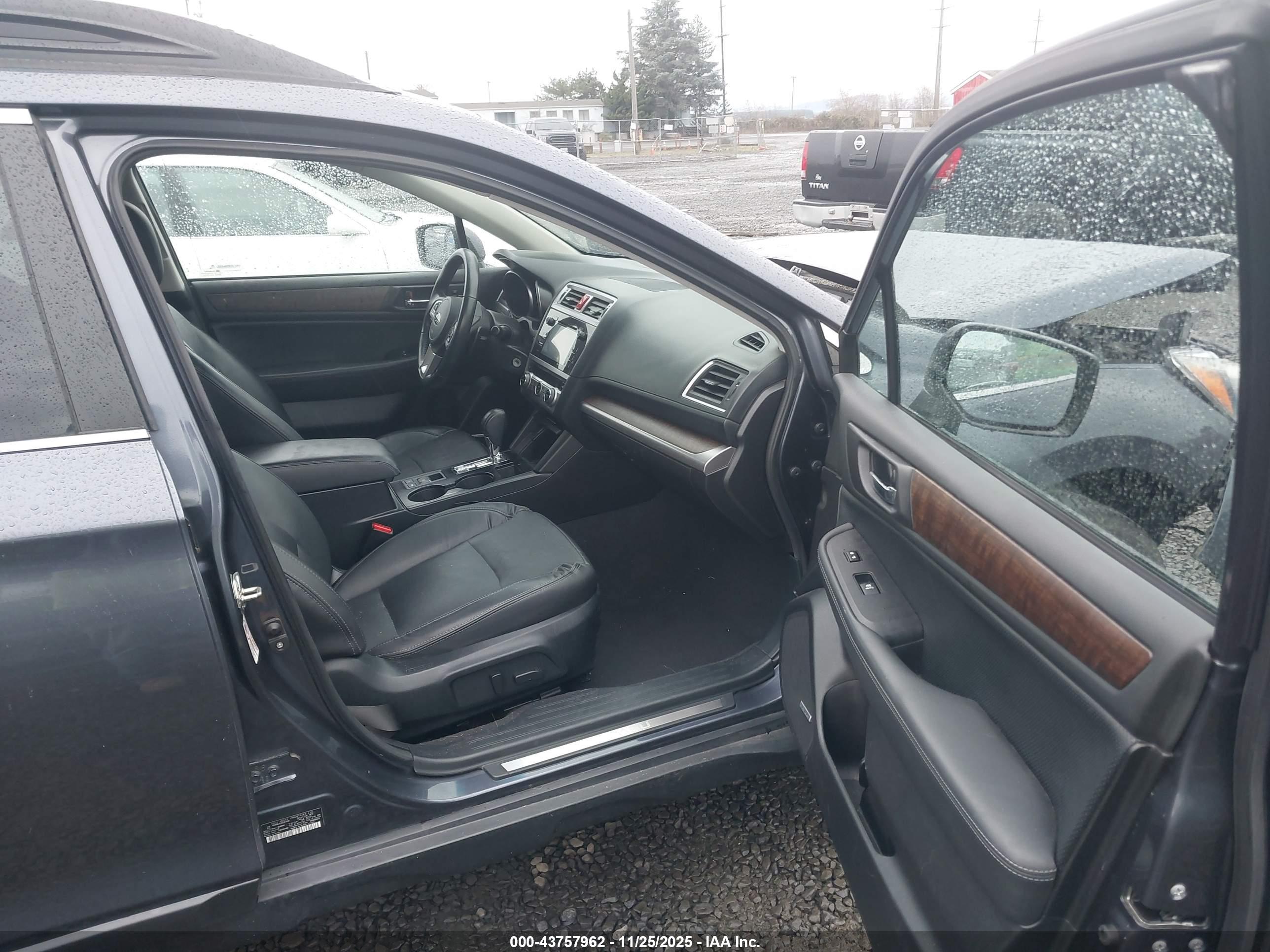 SUBARU OUTBACK image 5