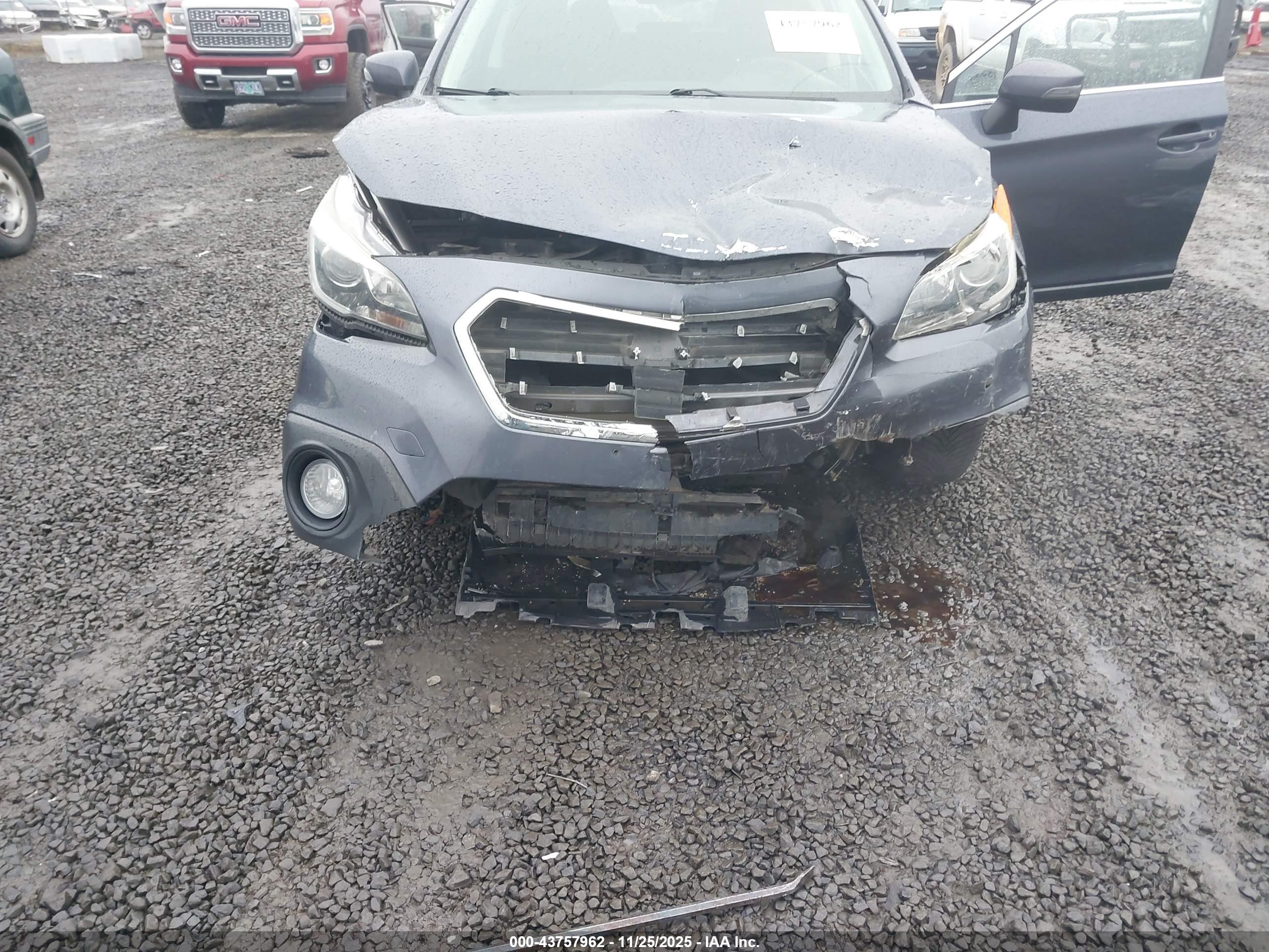 SUBARU OUTBACK image 6