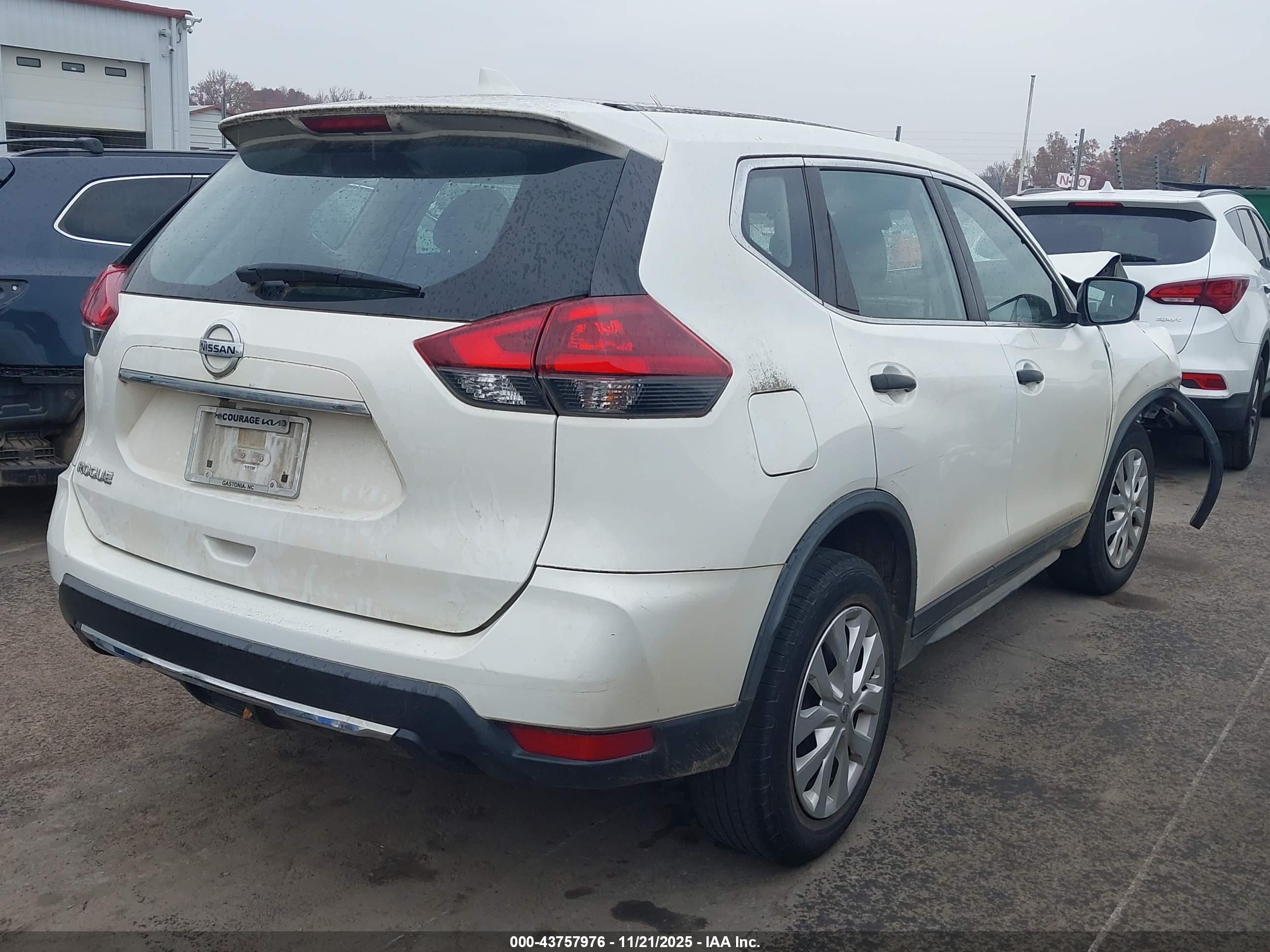 NISSAN ROGUE image 4