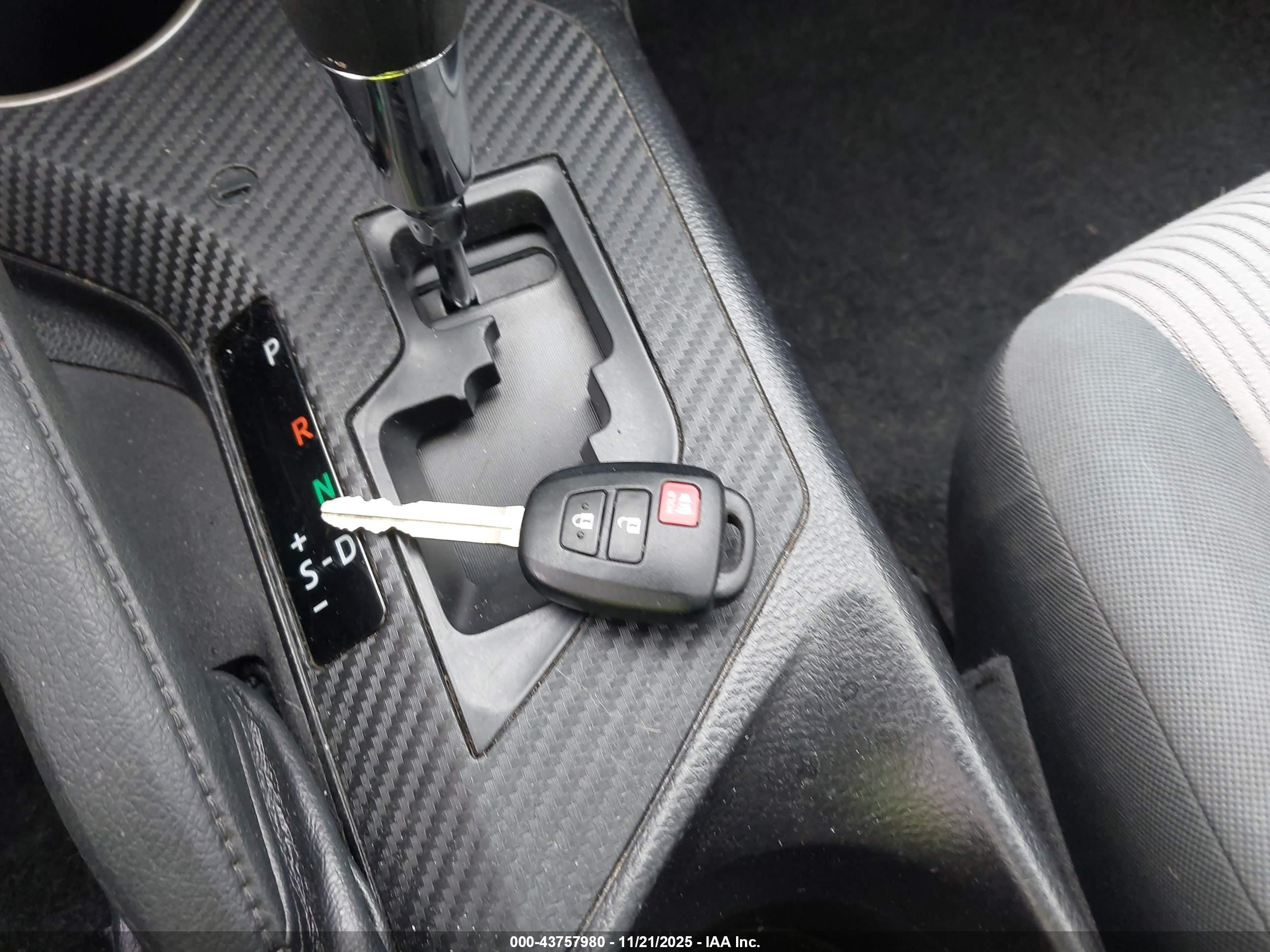 TOYOTA RAV4 image 11