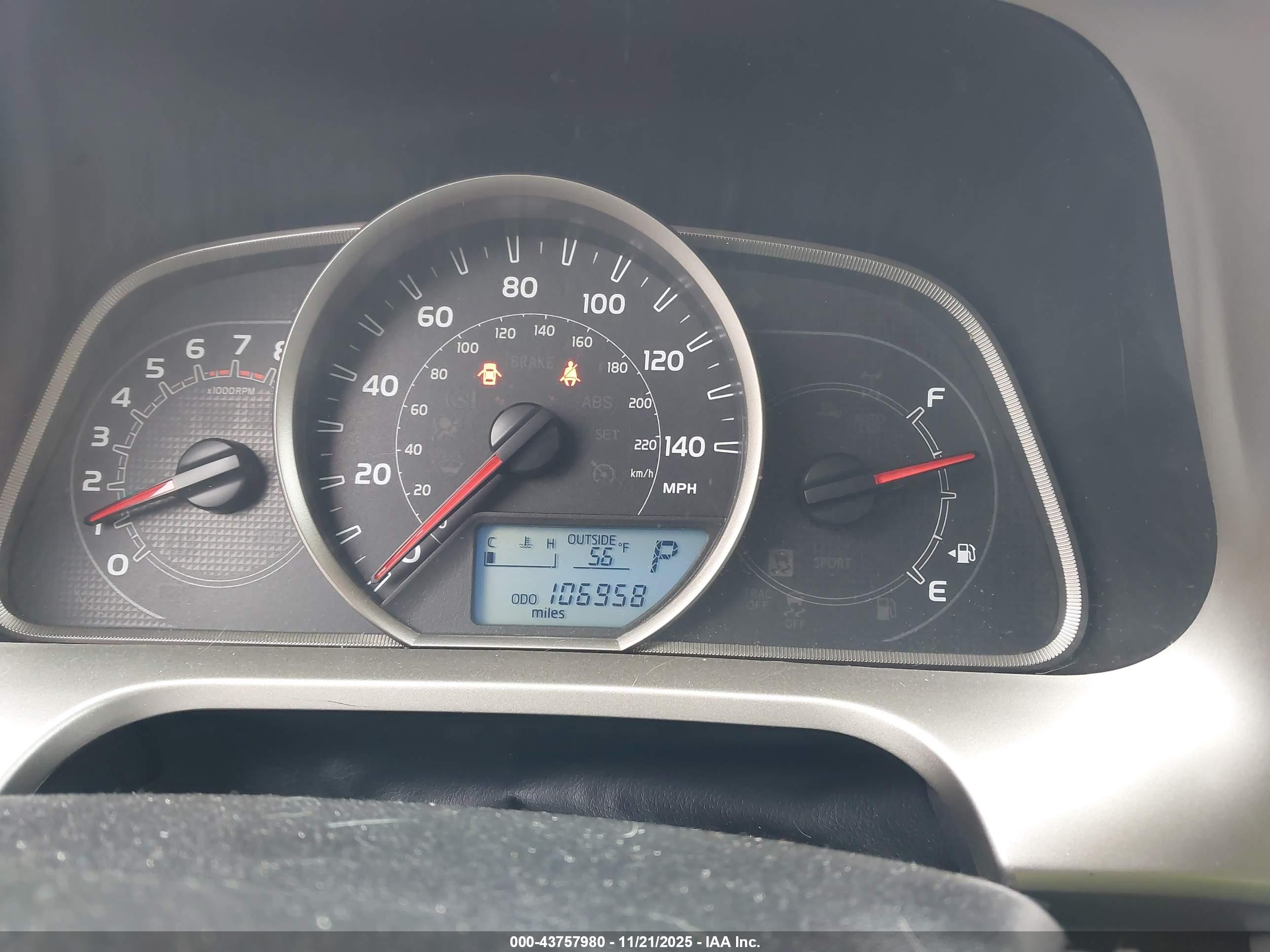 TOYOTA RAV4 image 7