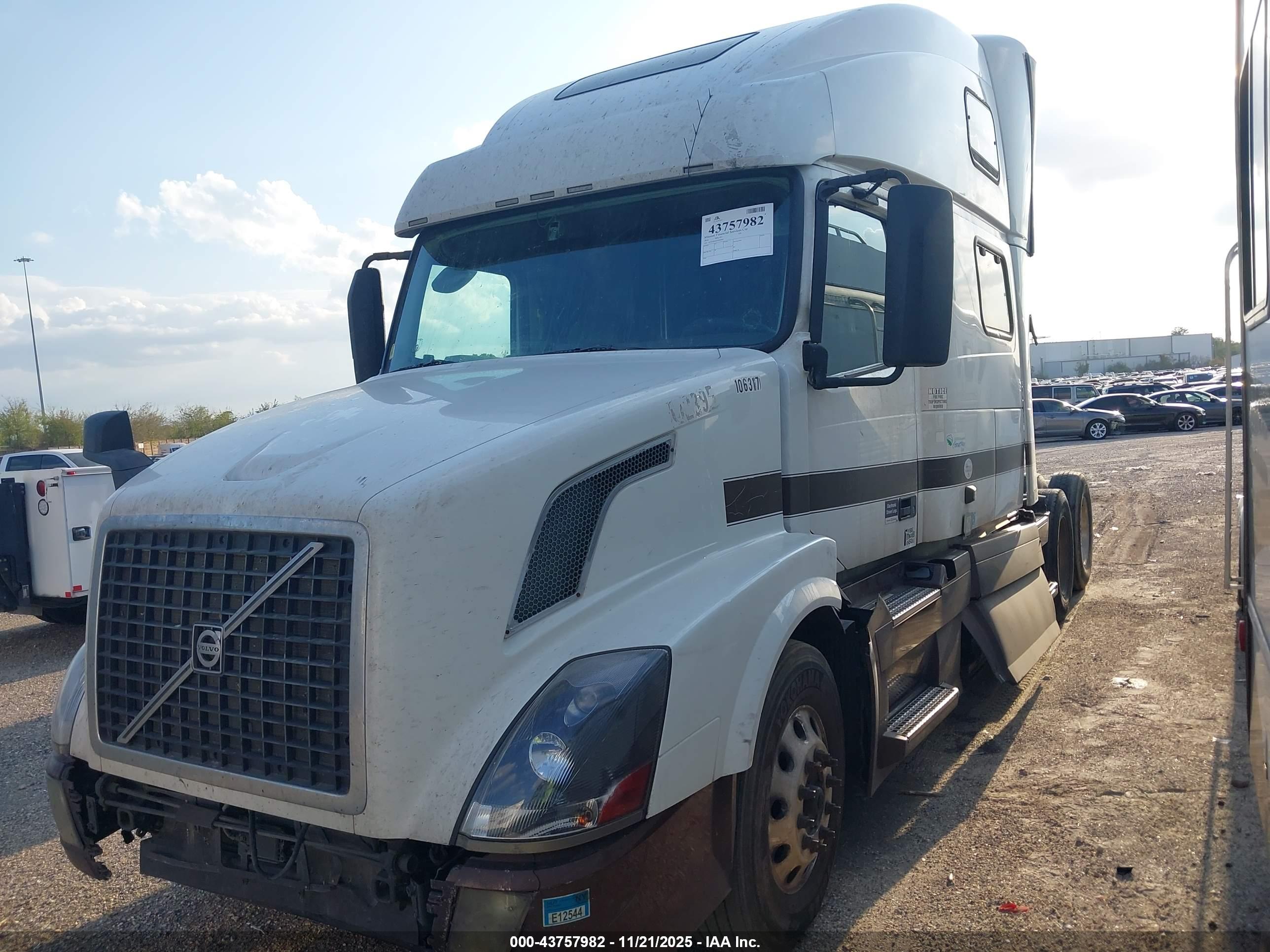 VOLVO VN image 2