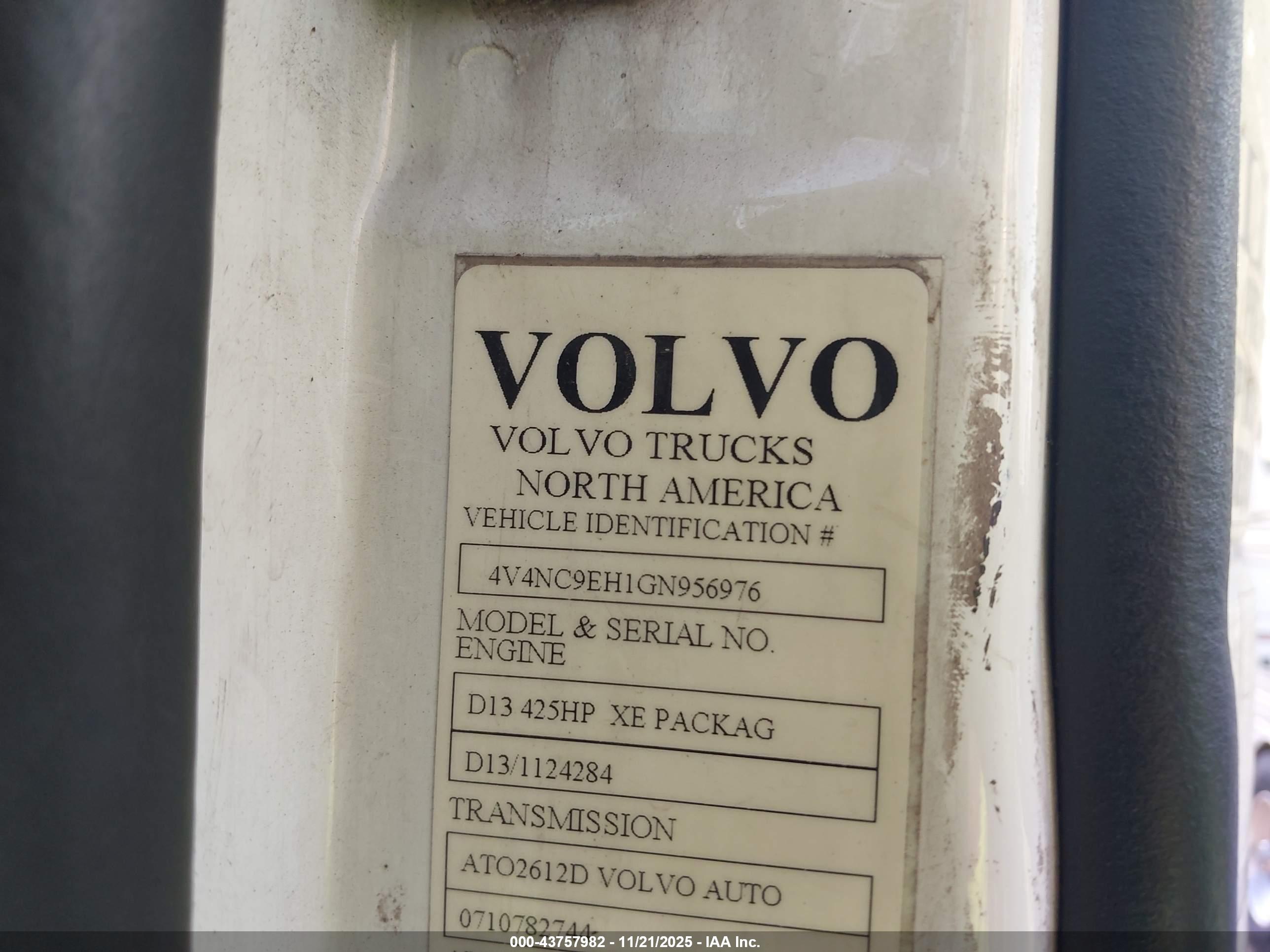 VOLVO VN image 9