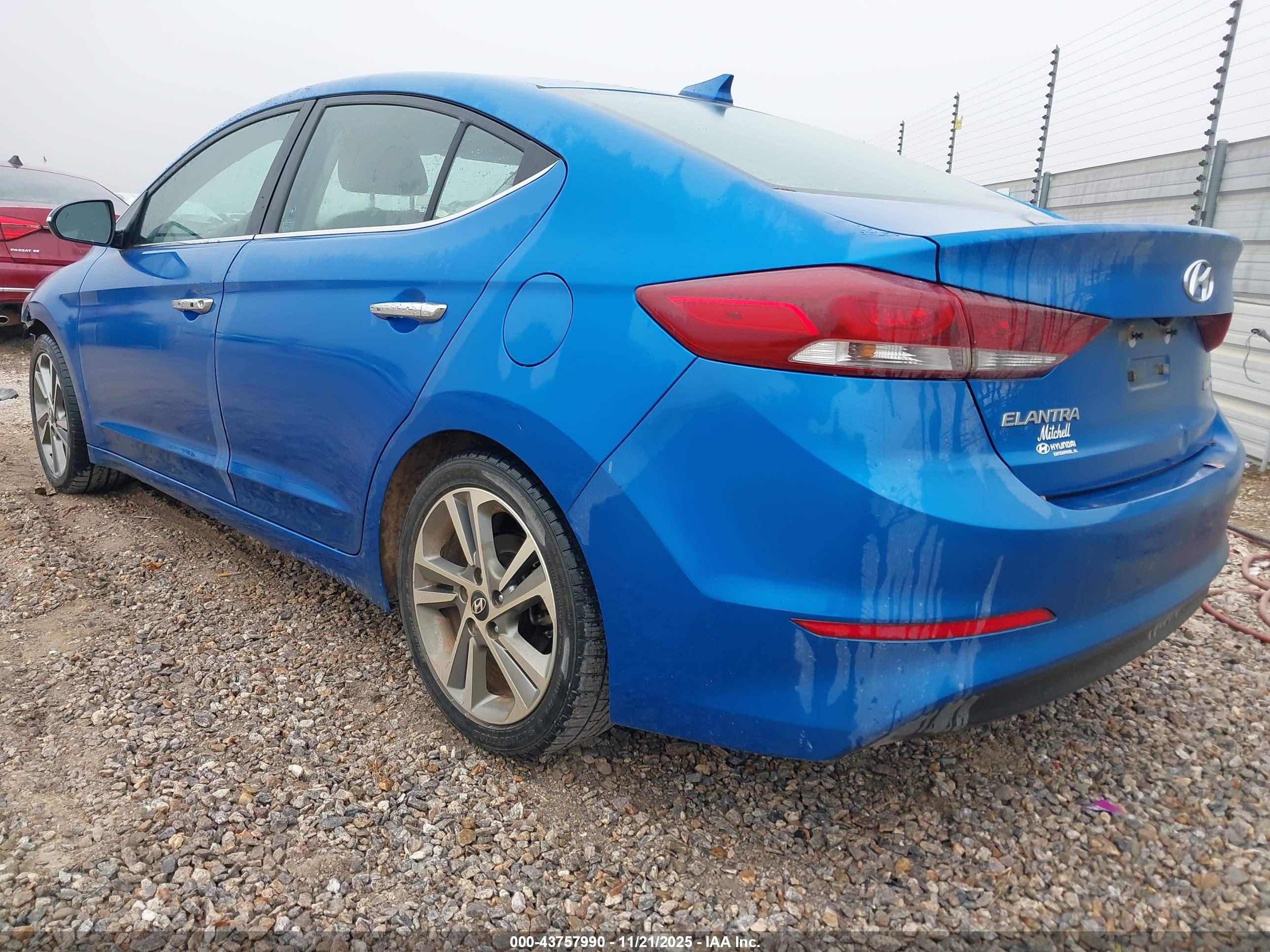 HYUNDAI ELANTRA image 3