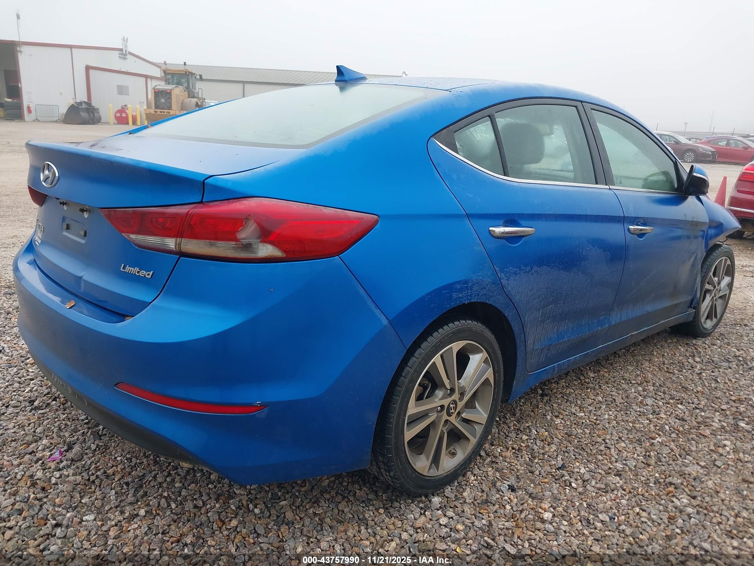 HYUNDAI ELANTRA image 4
