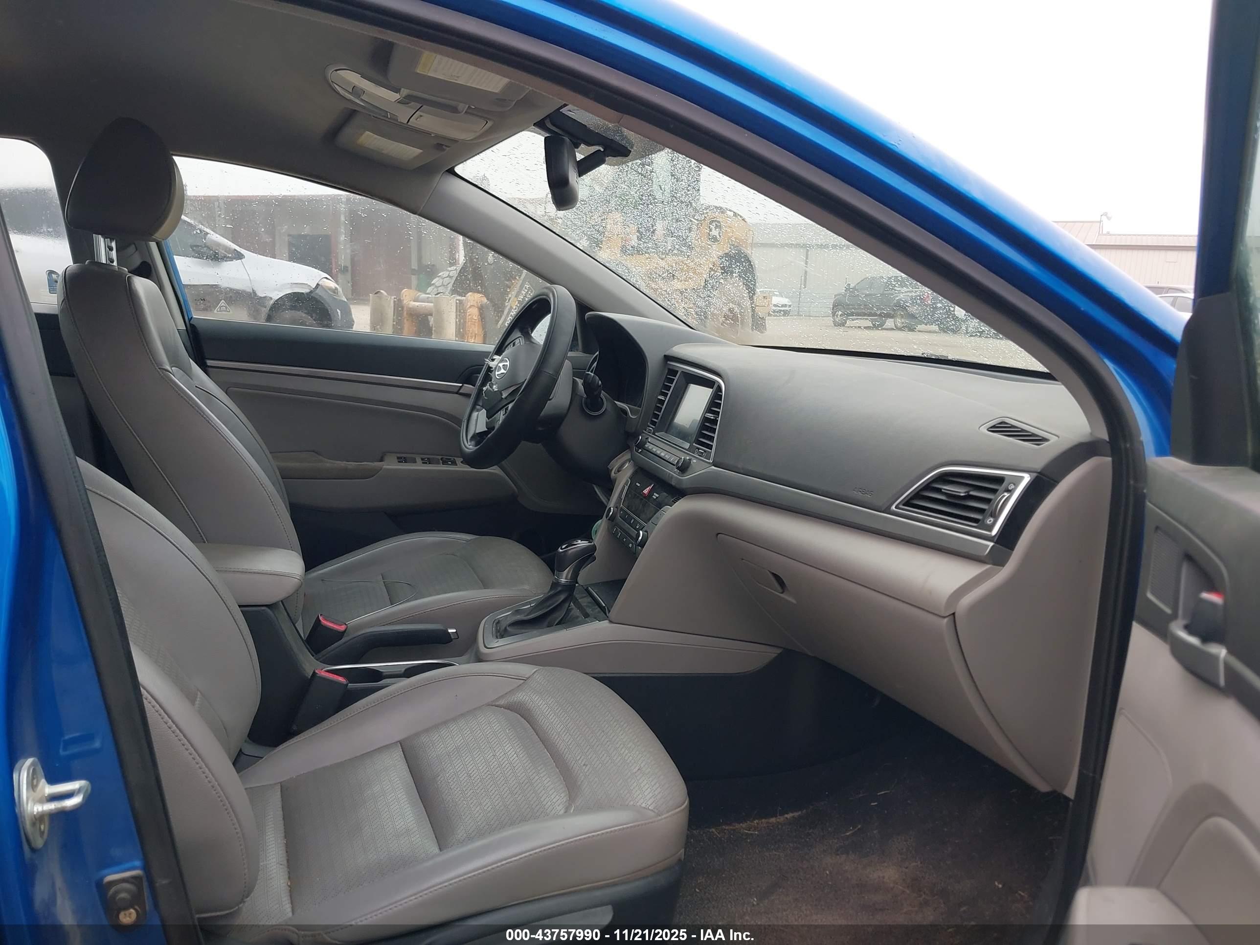 HYUNDAI ELANTRA image 5