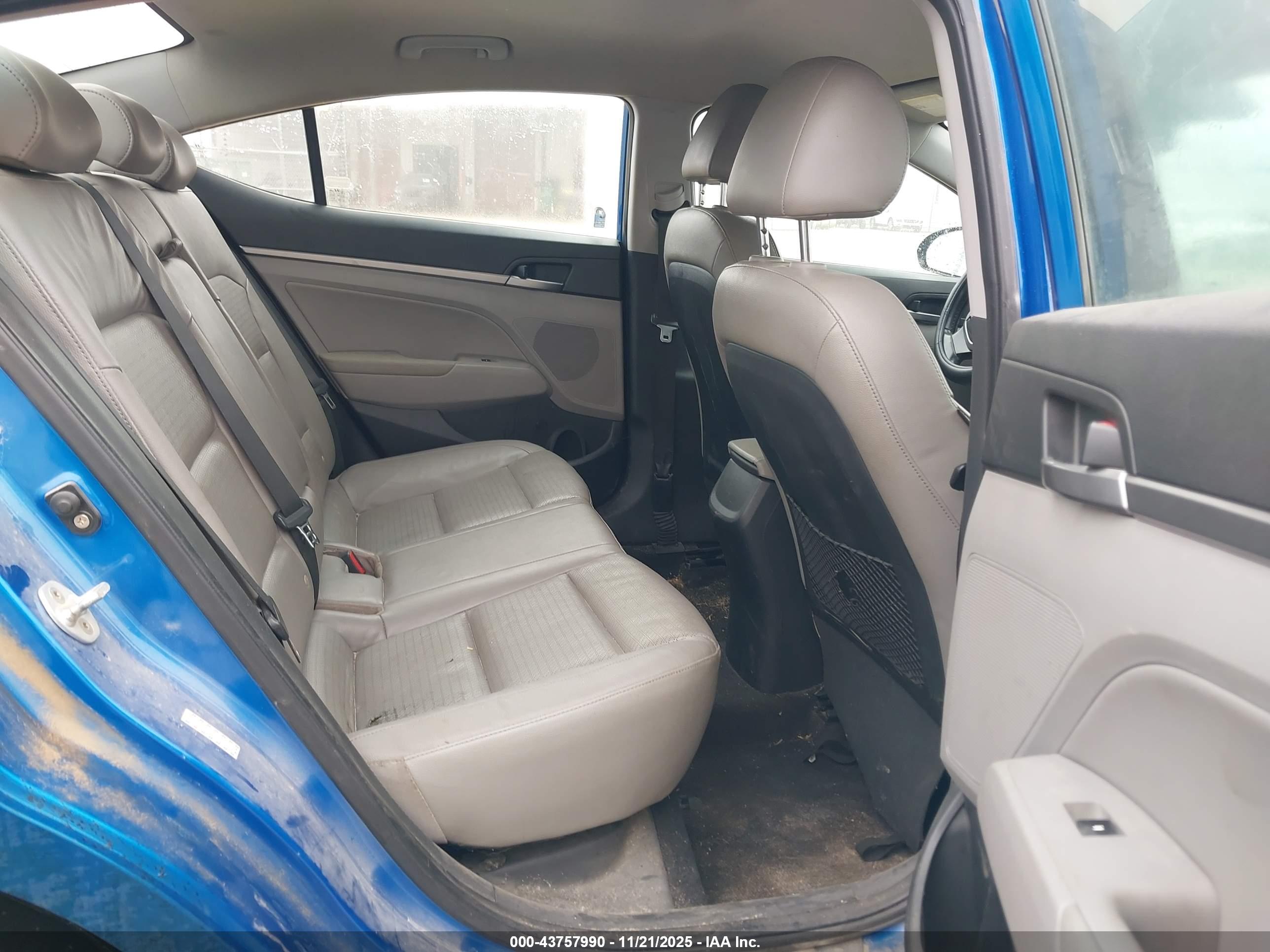 HYUNDAI ELANTRA image 8
