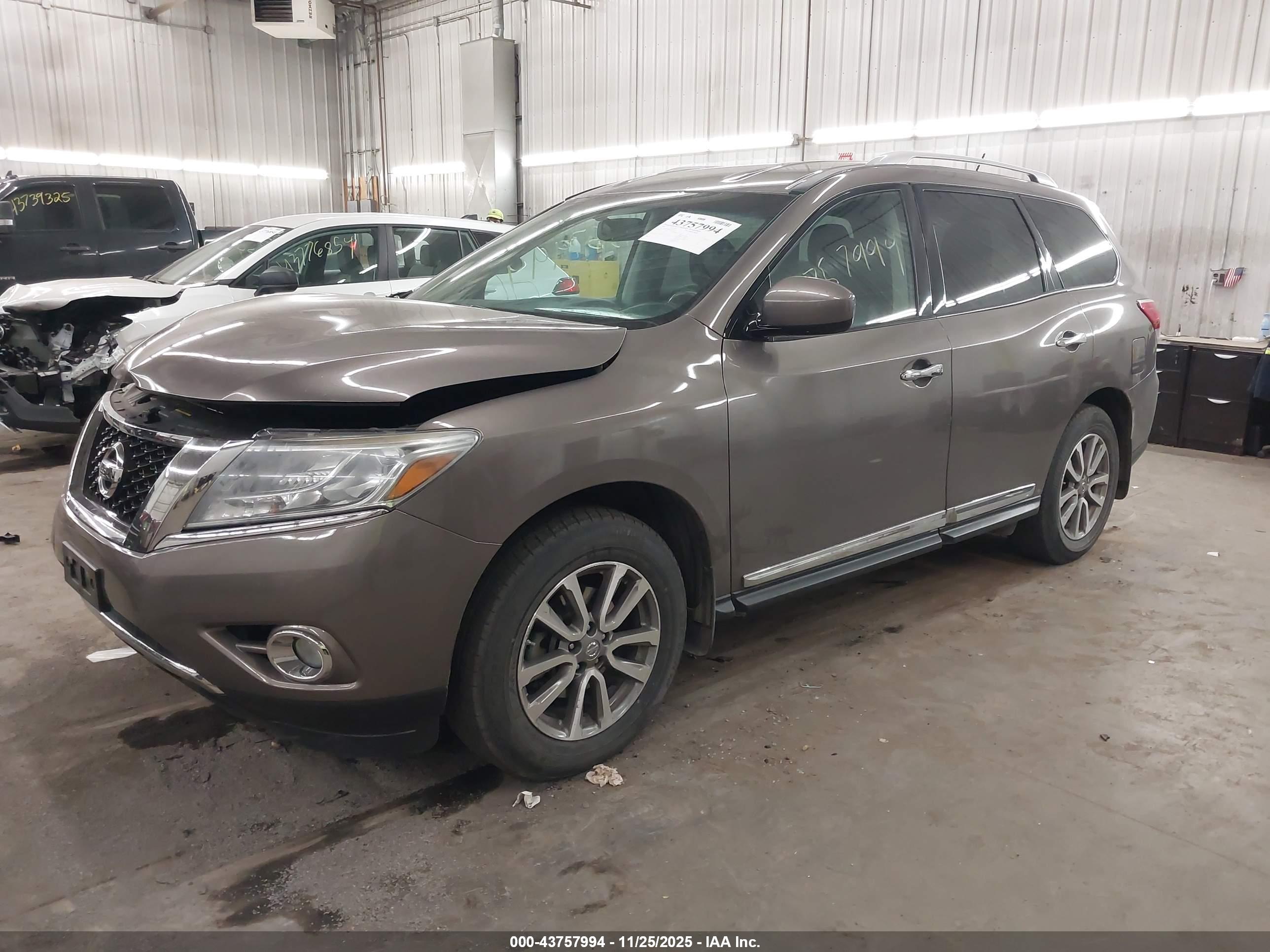 NISSAN PATHFINDER image 2