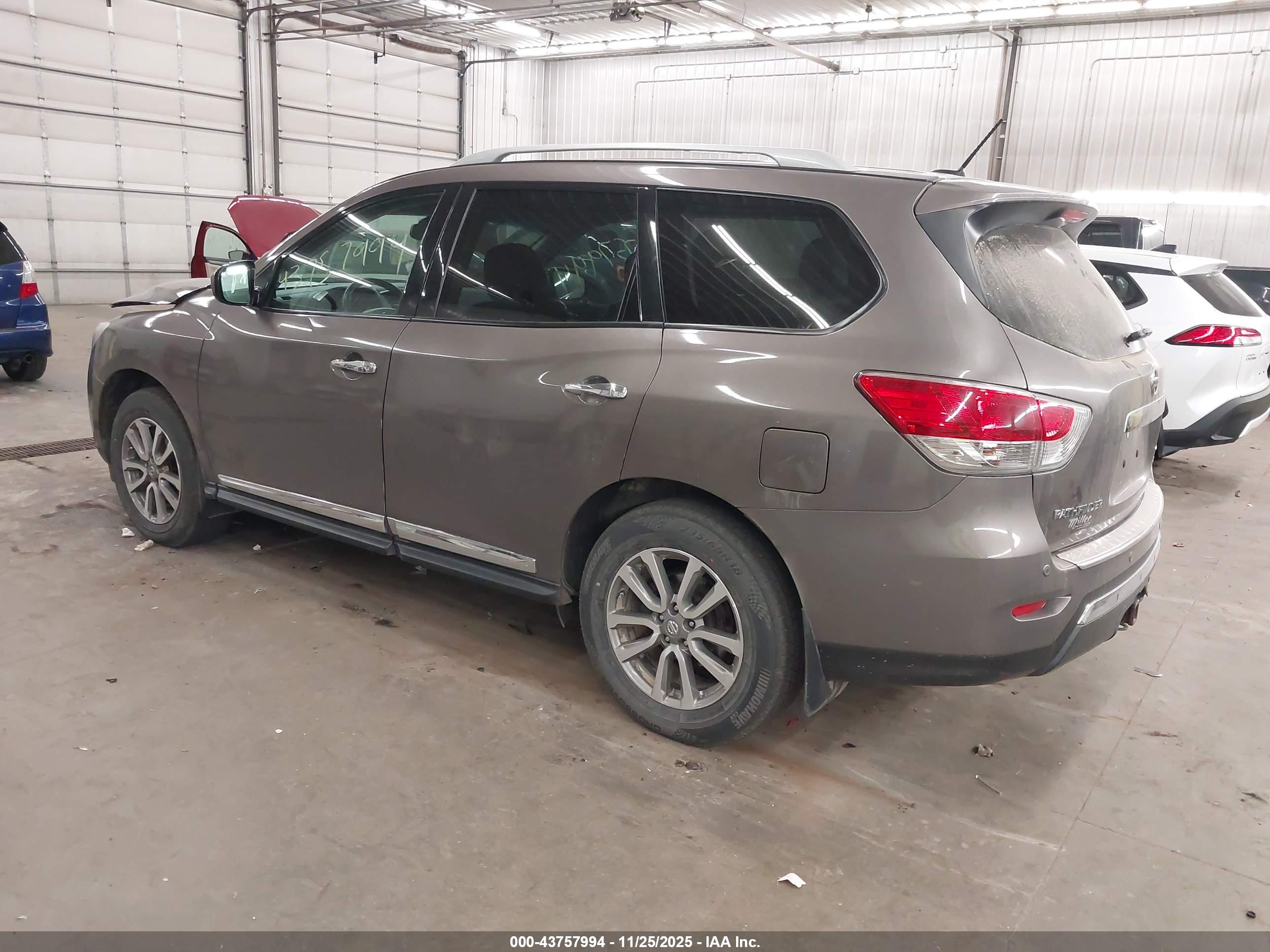 NISSAN PATHFINDER image 3