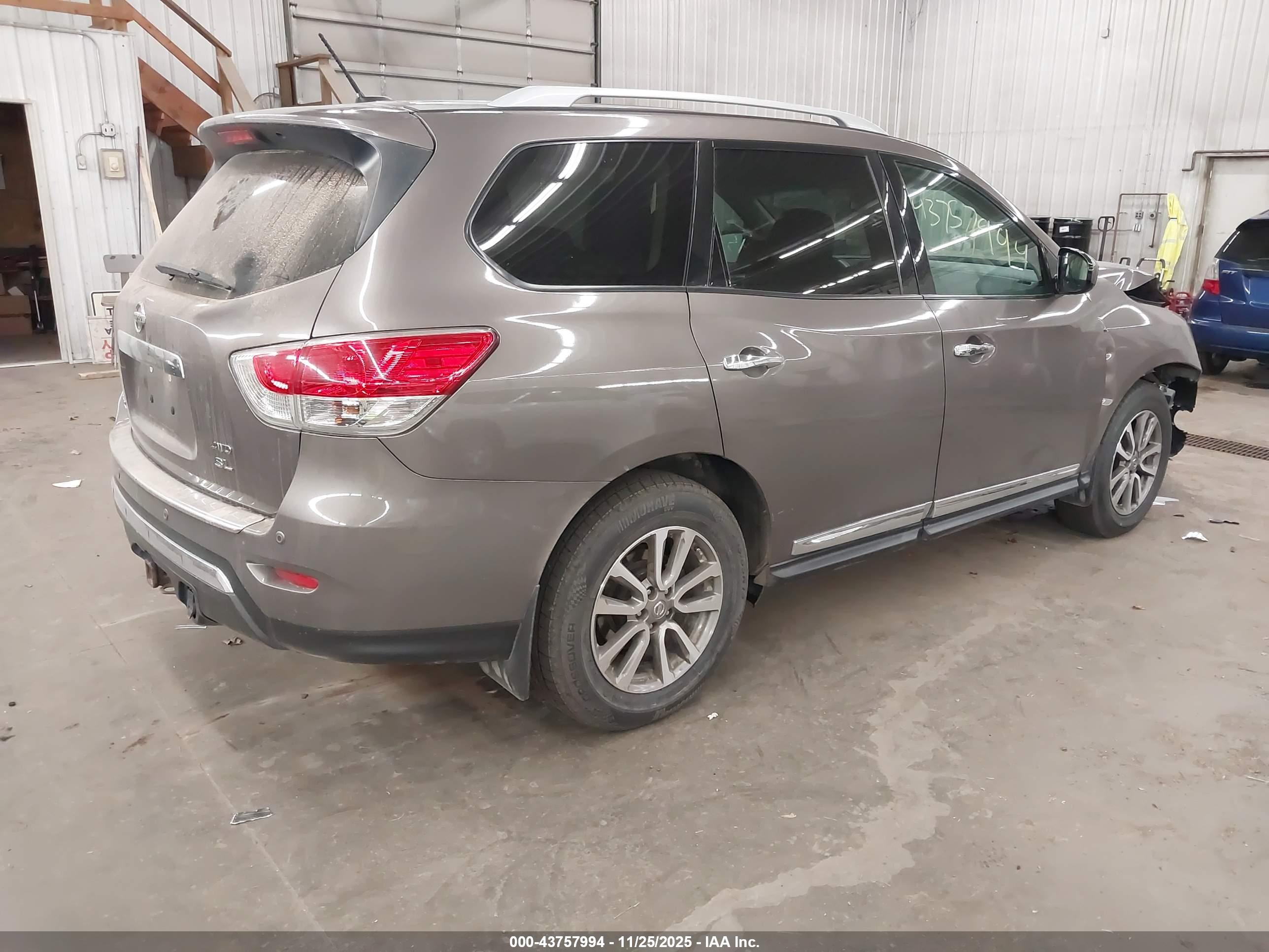 NISSAN PATHFINDER image 4