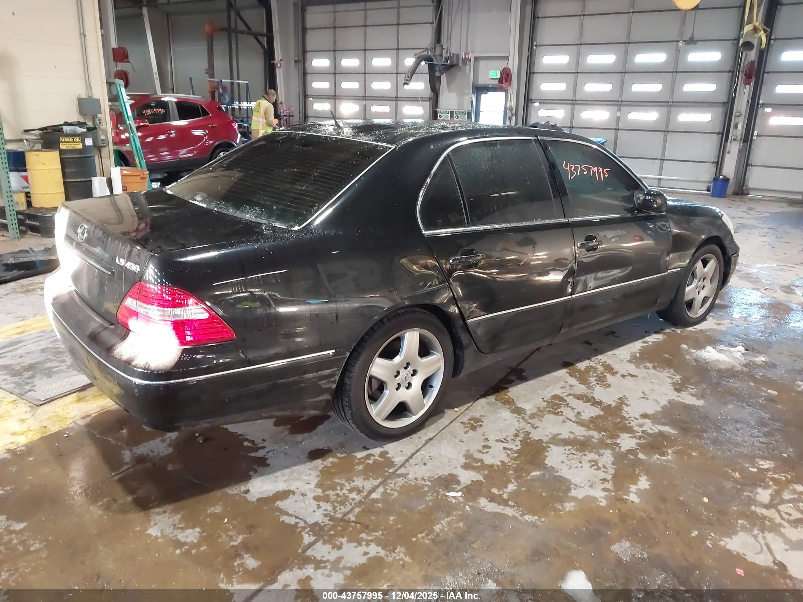 LEXUS LS image 4