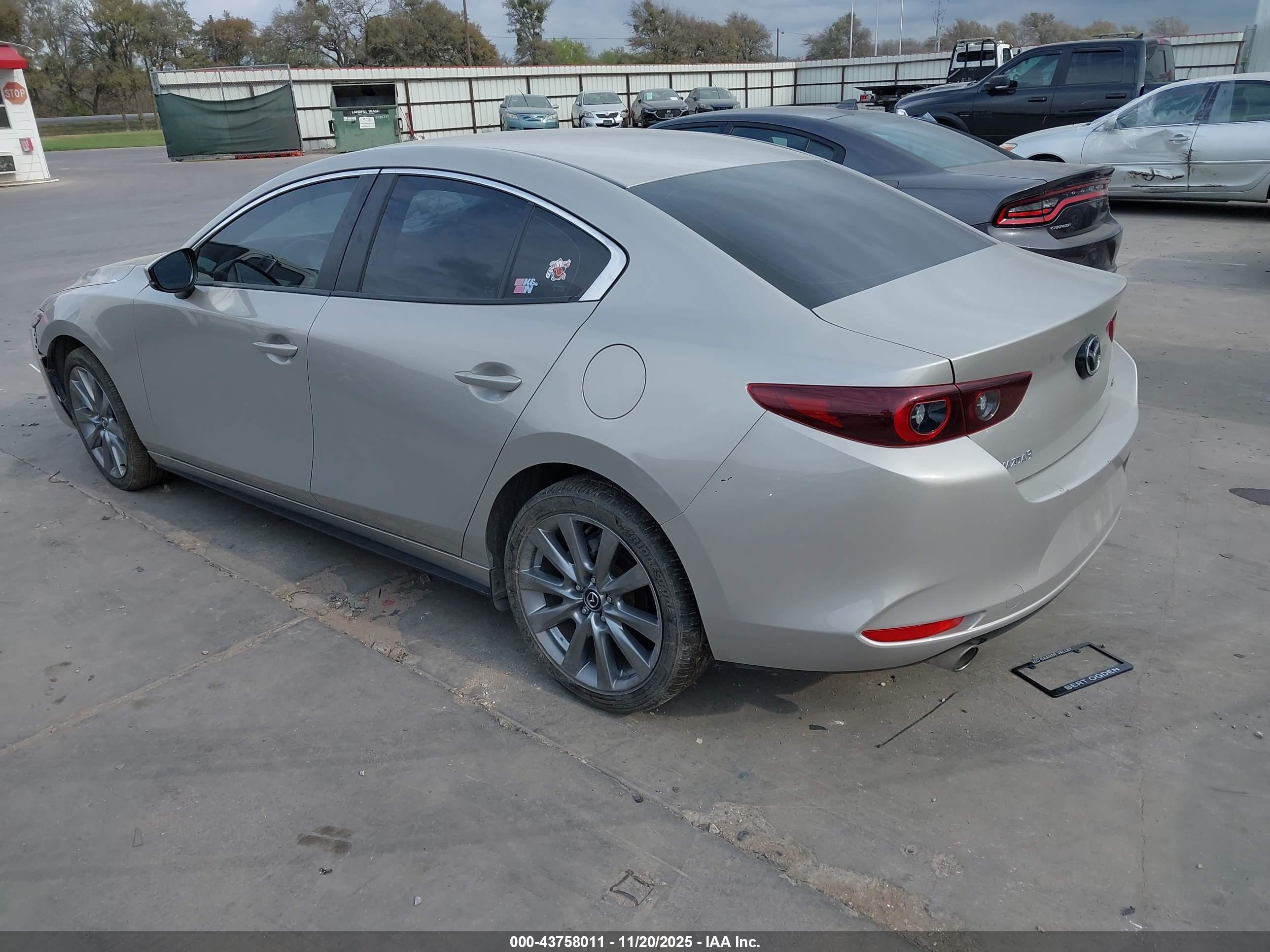 MAZDA MAZDA3 image 3